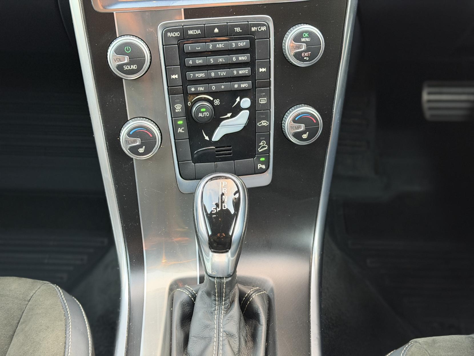 Volvo XC60 2.4 D4 R-Design SUV 5dr Diesel Geartronic AWD Euro 5 (181 ps)