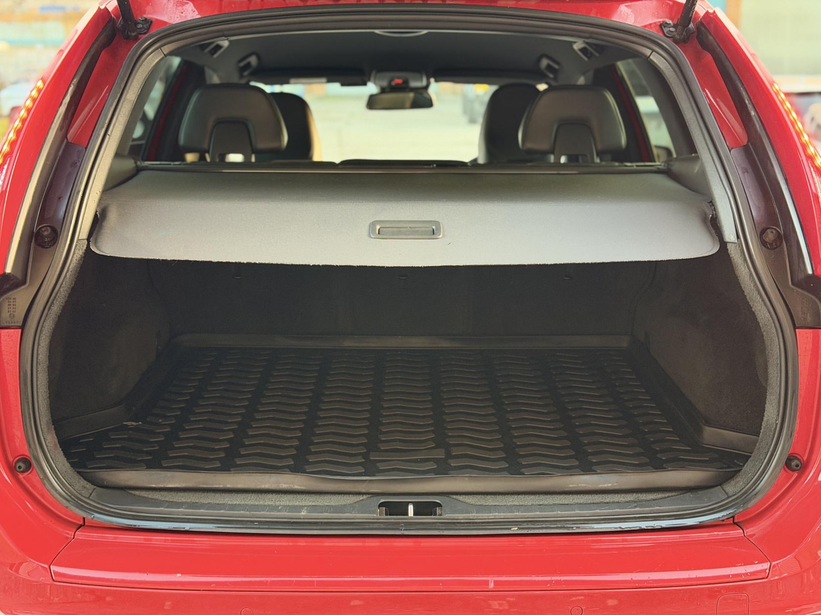 Volvo XC60 2.4 D4 R-Design SUV 5dr Diesel Geartronic AWD Euro 5 (181 ps)