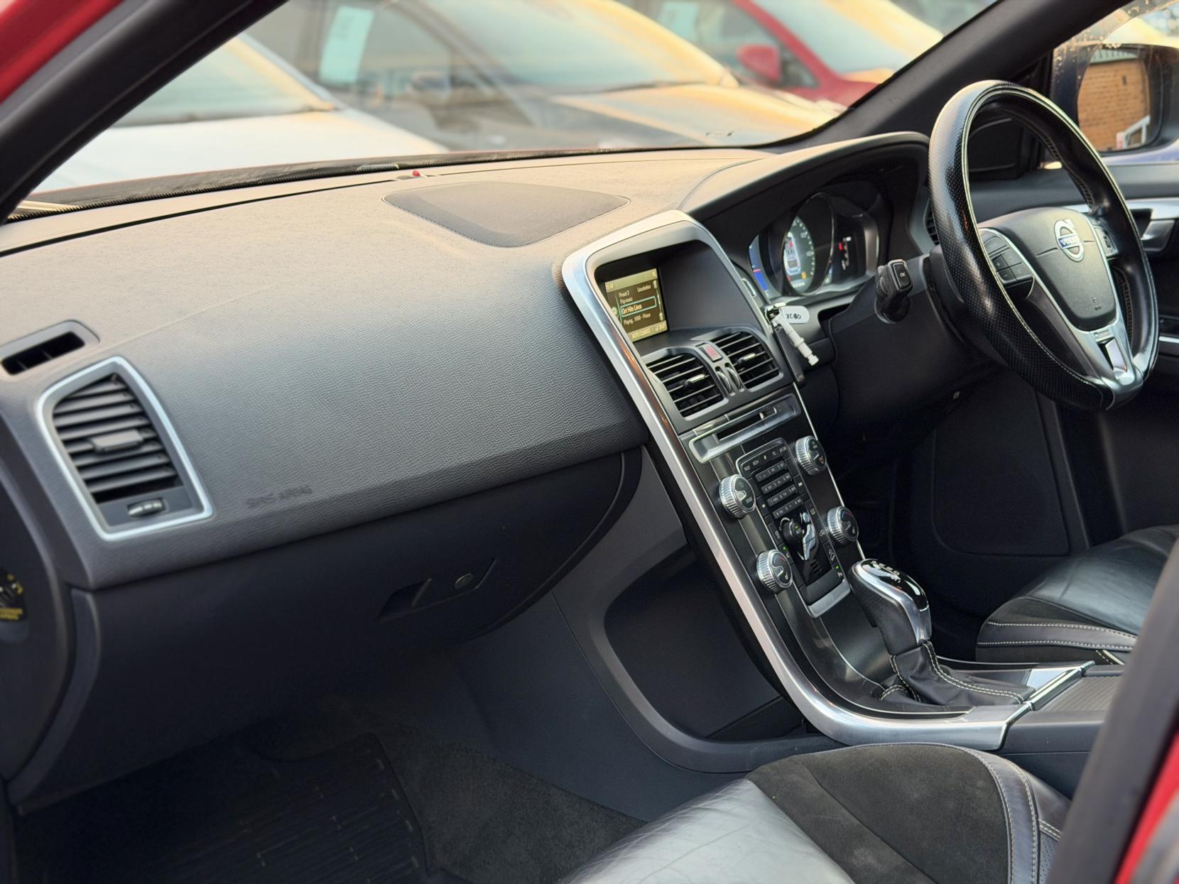 Volvo XC60 2.4 D4 R-Design SUV 5dr Diesel Geartronic AWD Euro 5 (181 ps)