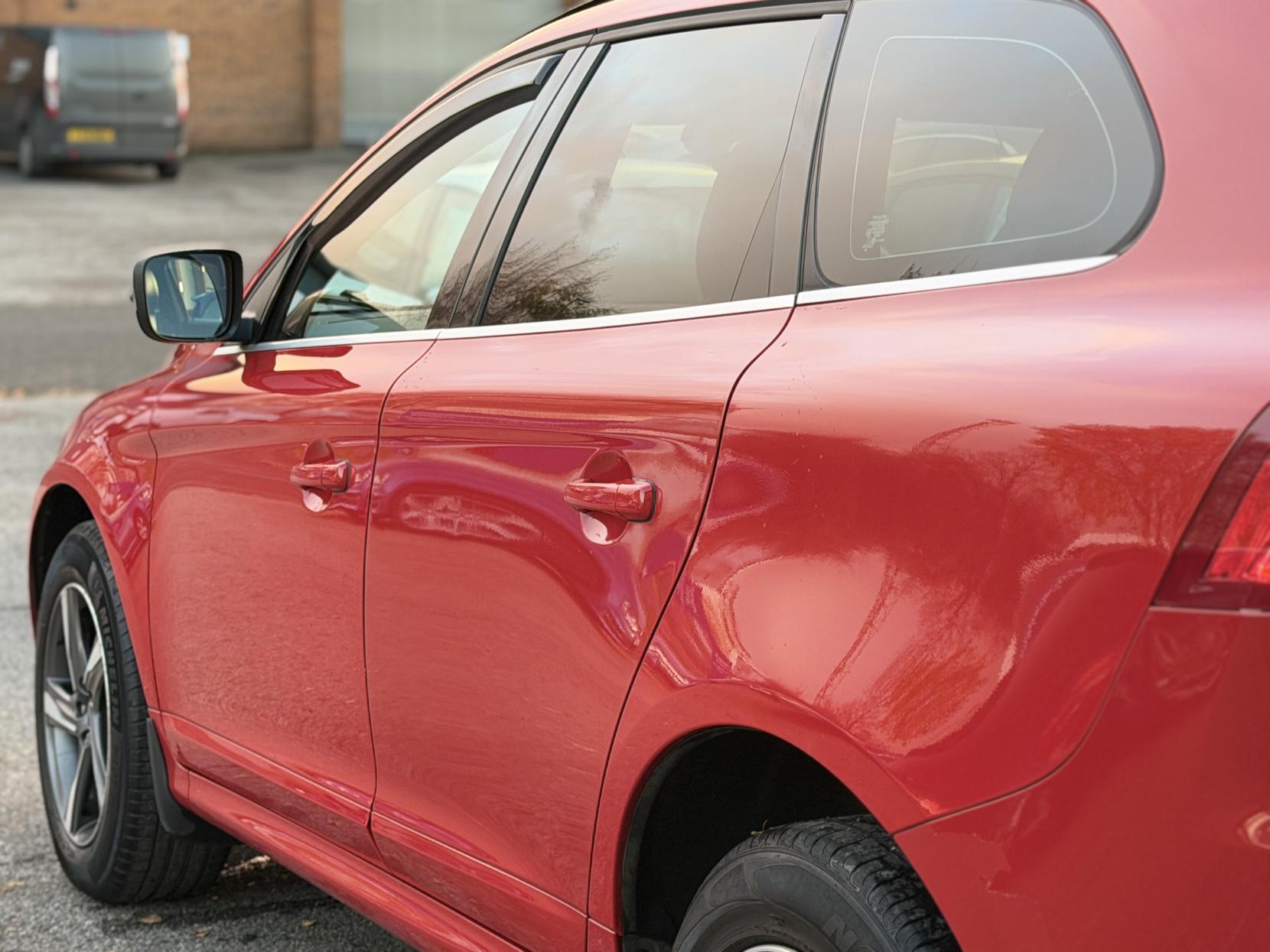 Volvo XC60 2.4 D4 R-Design SUV 5dr Diesel Geartronic AWD Euro 5 (181 ps)