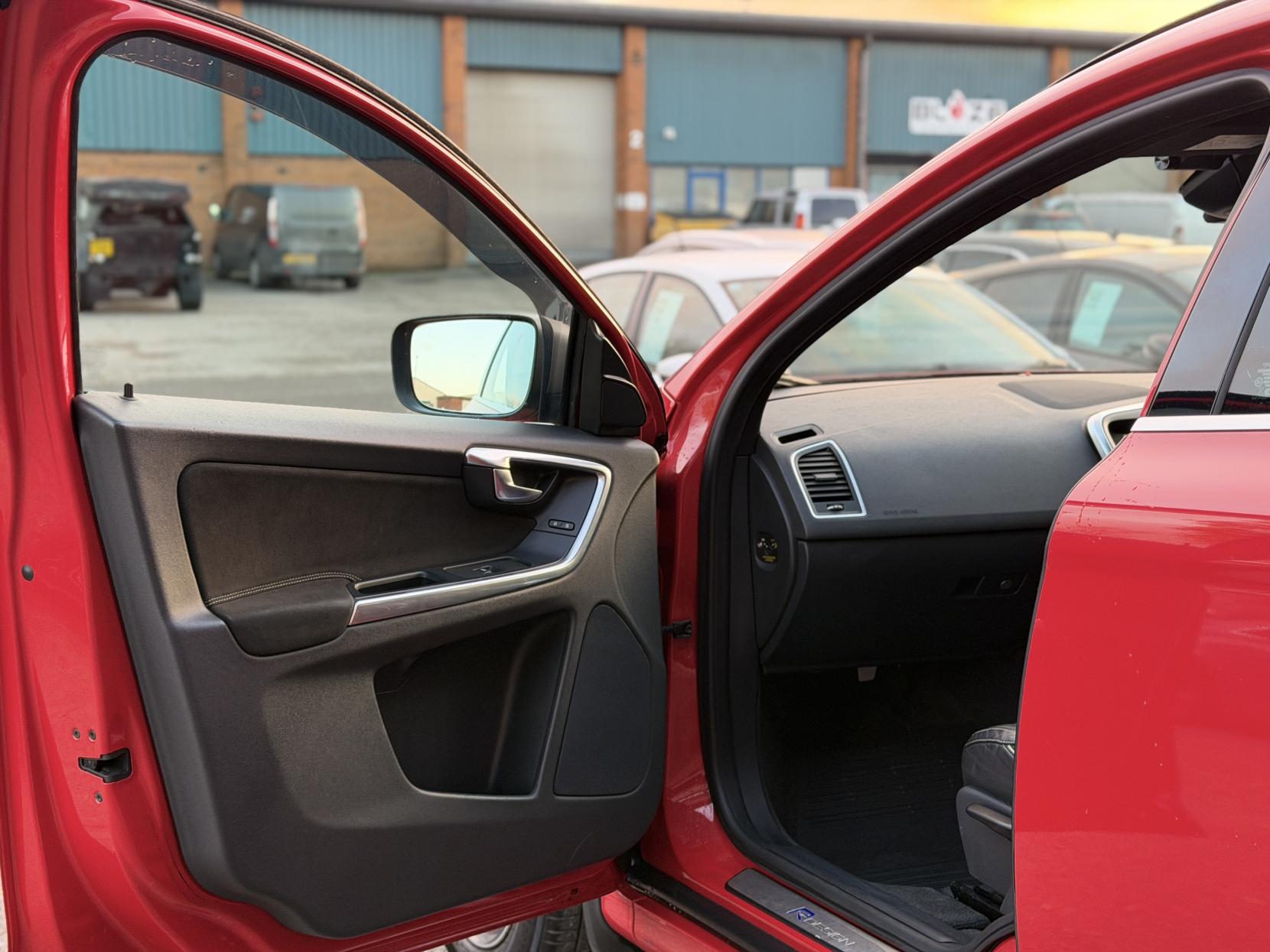 Volvo XC60 2.4 D4 R-Design SUV 5dr Diesel Geartronic AWD Euro 5 (181 ps)