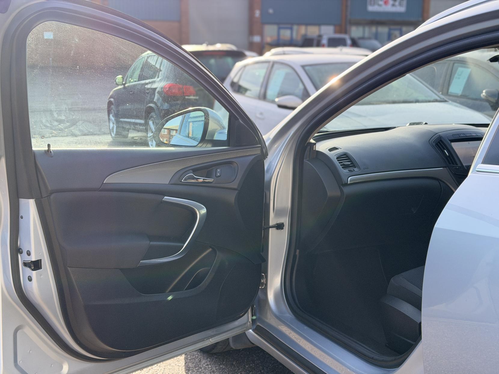 Vauxhall Insignia 2.0 CDTi ecoFLEX Design Nav Sports Tourer 5dr Diesel Manual Euro 6 (s/s) (170 ps)