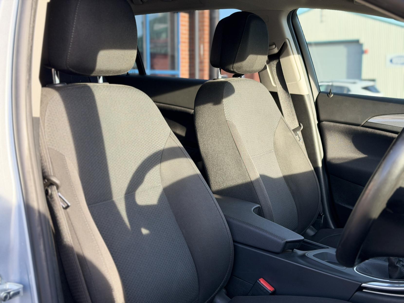 Vauxhall Insignia 2.0 CDTi ecoFLEX Design Nav Sports Tourer 5dr Diesel Manual Euro 6 (s/s) (170 ps)