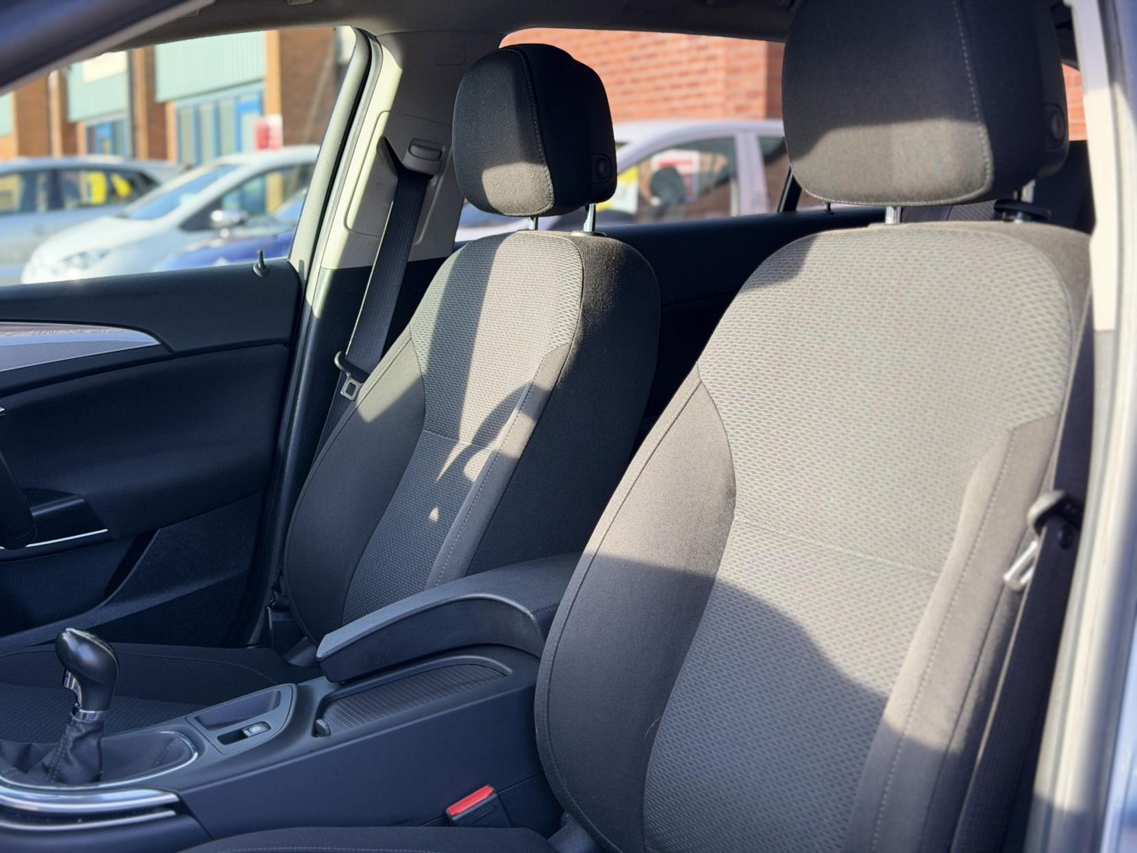 Vauxhall Insignia 2.0 CDTi ecoFLEX Design Nav Sports Tourer 5dr Diesel Manual Euro 6 (s/s) (170 ps)