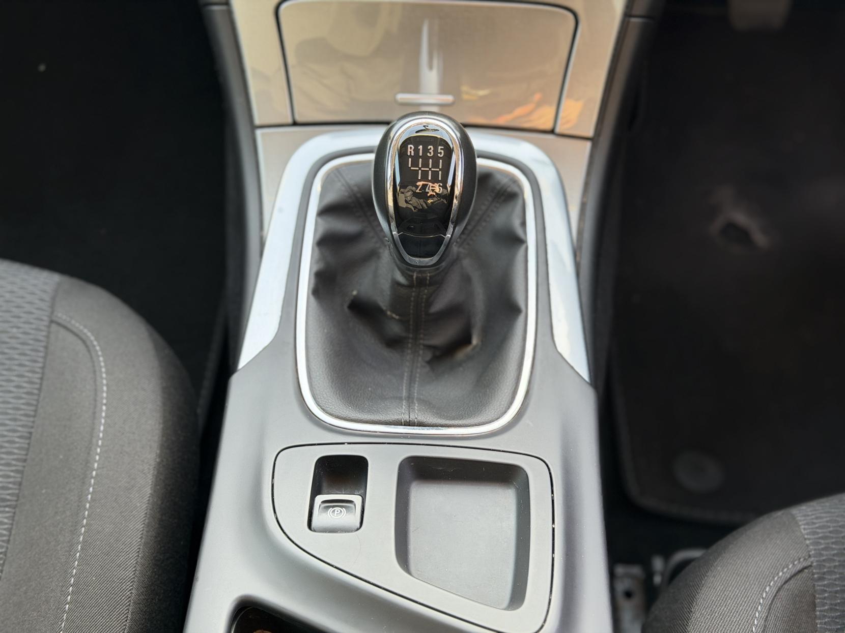 Vauxhall Insignia 2.0 CDTi ecoFLEX Design Nav Sports Tourer 5dr Diesel Manual Euro 6 (s/s) (170 ps)