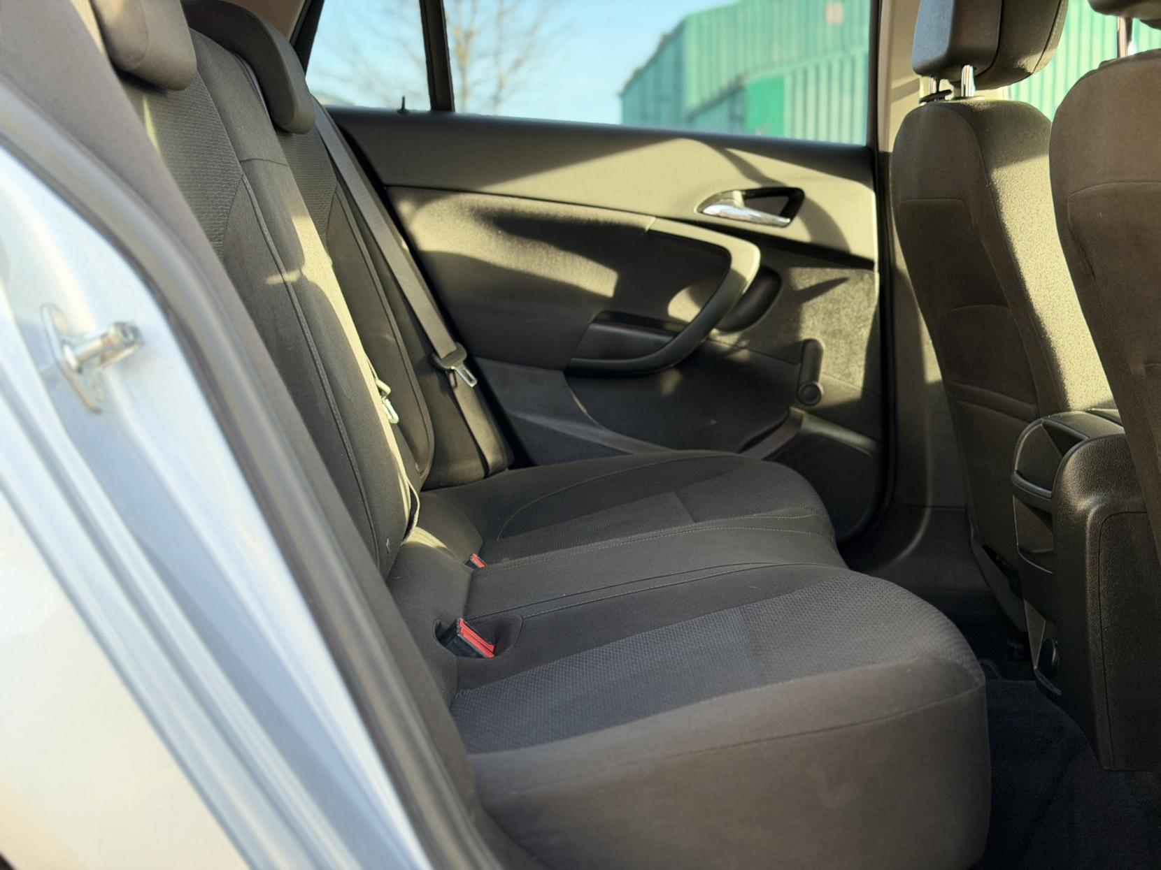 Vauxhall Insignia 2.0 CDTi ecoFLEX Design Nav Sports Tourer 5dr Diesel Manual Euro 6 (s/s) (170 ps)