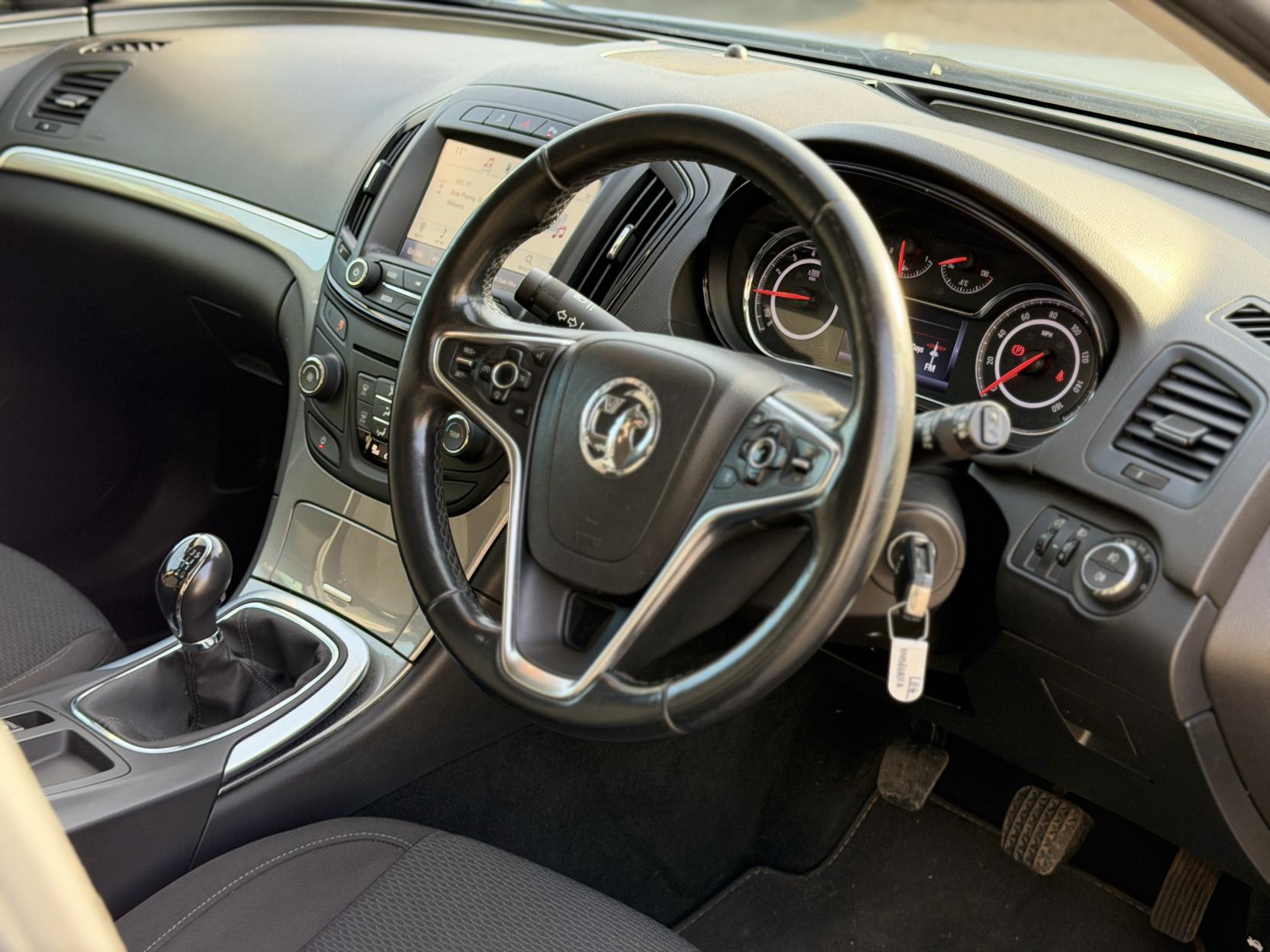 Vauxhall Insignia 2.0 CDTi ecoFLEX Design Nav Sports Tourer 5dr Diesel Manual Euro 6 (s/s) (170 ps)