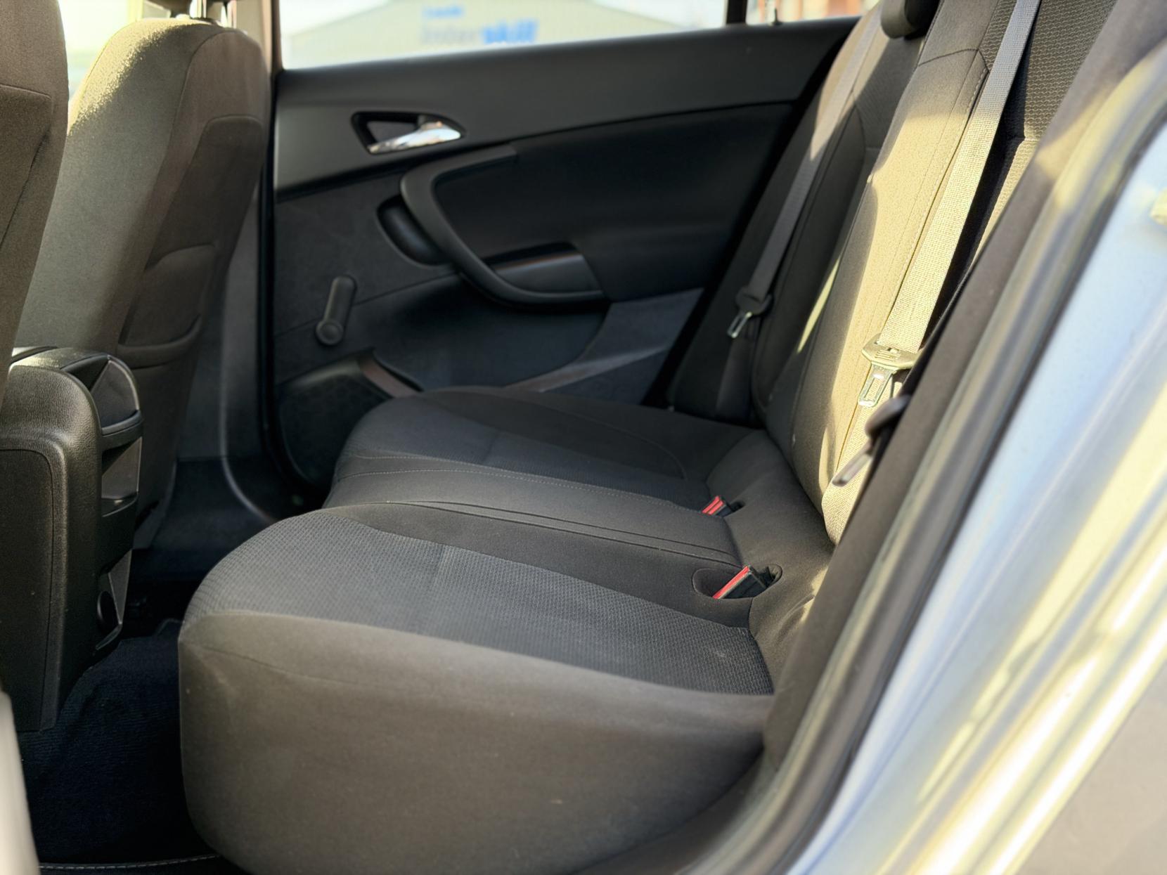 Vauxhall Insignia 2.0 CDTi ecoFLEX Design Nav Sports Tourer 5dr Diesel Manual Euro 6 (s/s) (170 ps)