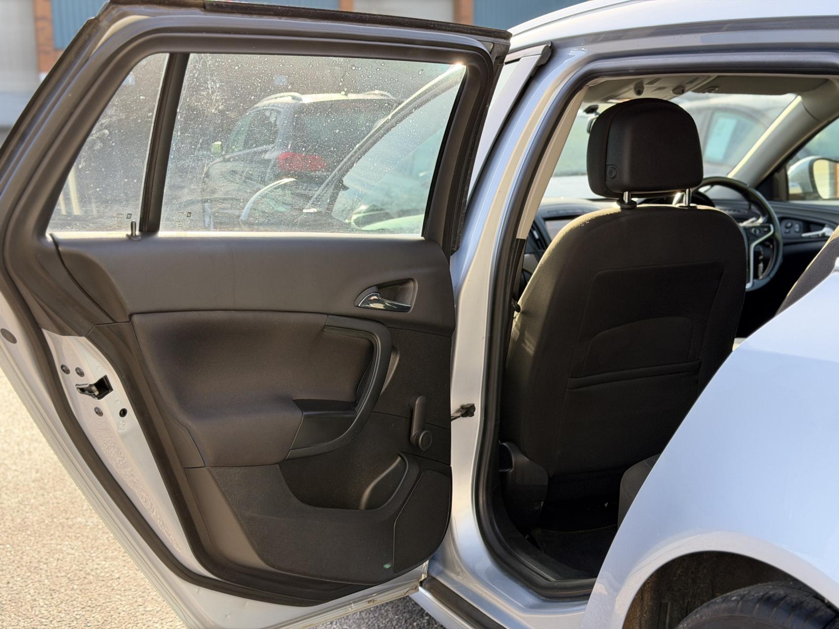 Vauxhall Insignia 2.0 CDTi ecoFLEX Design Nav Sports Tourer 5dr Diesel Manual Euro 6 (s/s) (170 ps)