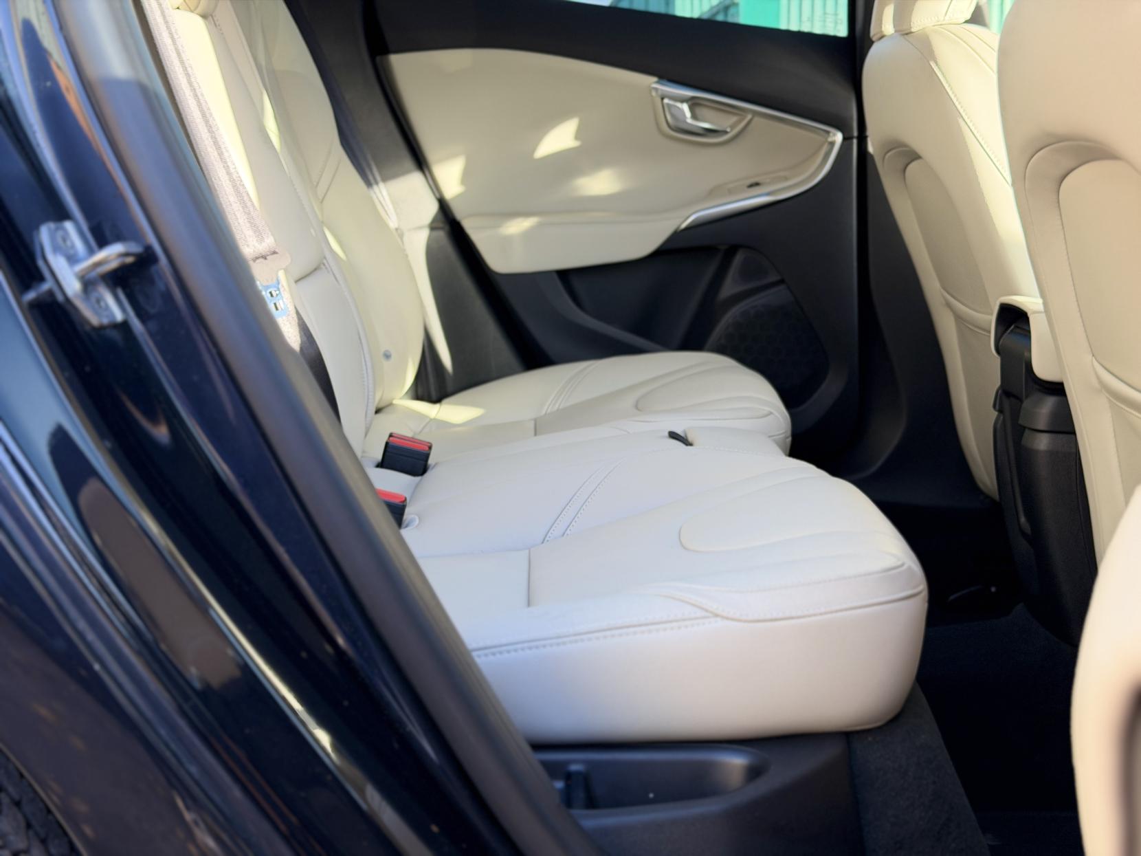 Volvo V40 2.0 D4 SE Lux Nav Hatchback 5dr Diesel Geartronic Euro 6 (s/s) (190 ps)