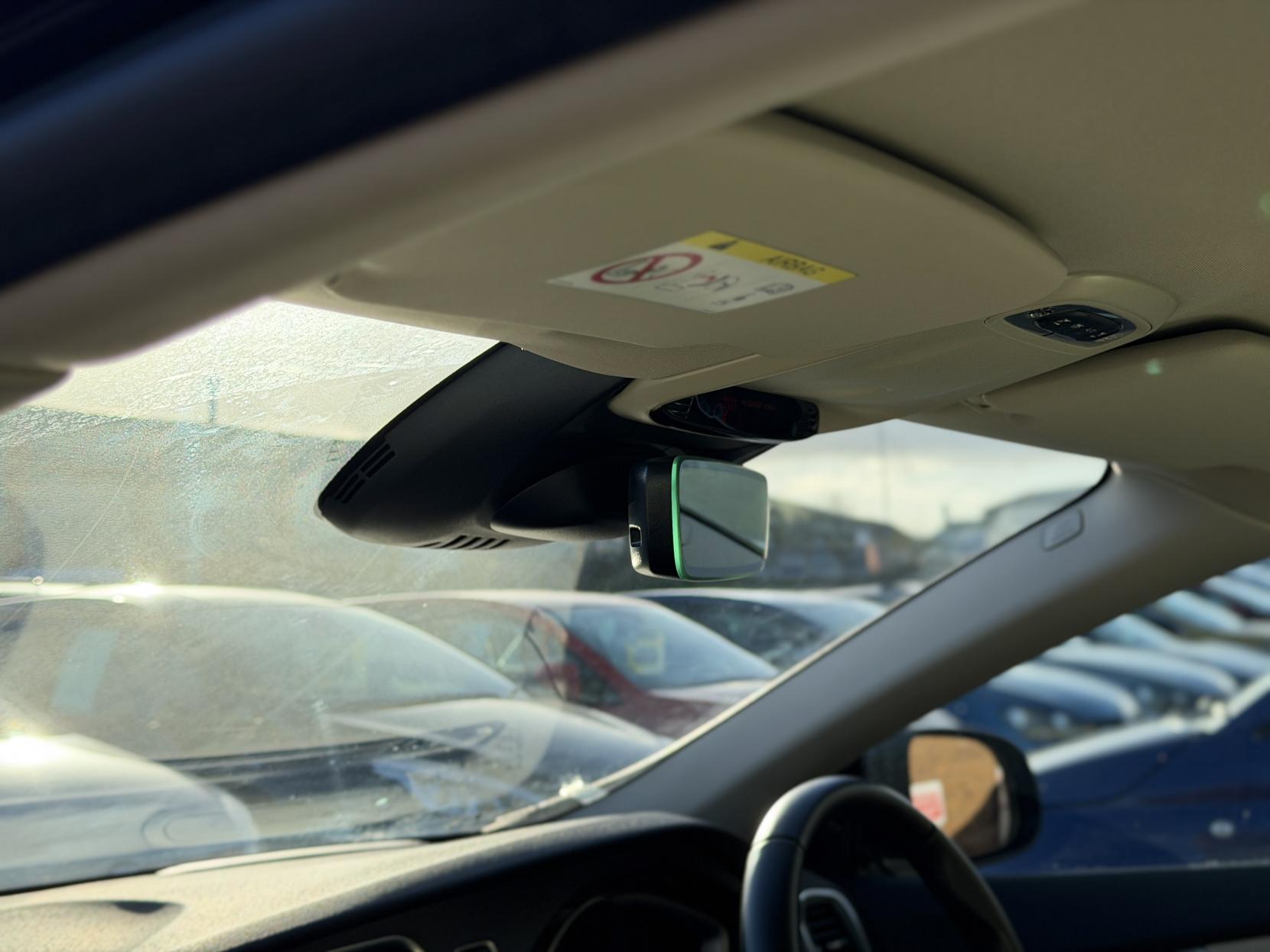 Volvo V40 2.0 D4 SE Lux Nav Hatchback 5dr Diesel Geartronic Euro 6 (s/s) (190 ps)