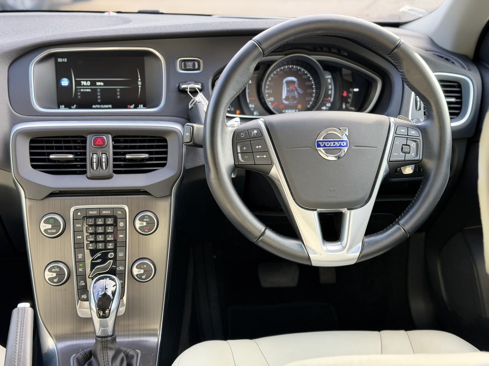 Volvo V40 2.0 D4 SE Lux Nav Hatchback 5dr Diesel Geartronic Euro 6 (s/s) (190 ps)