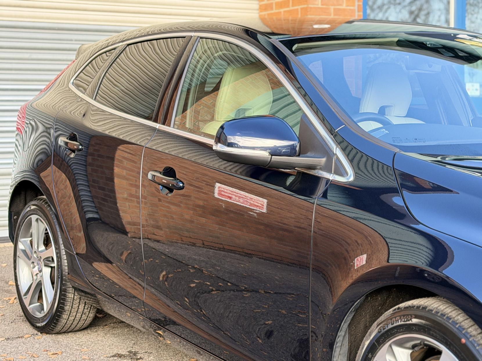 Volvo V40 2.0 D4 SE Lux Nav Hatchback 5dr Diesel Geartronic Euro 6 (s/s) (190 ps)