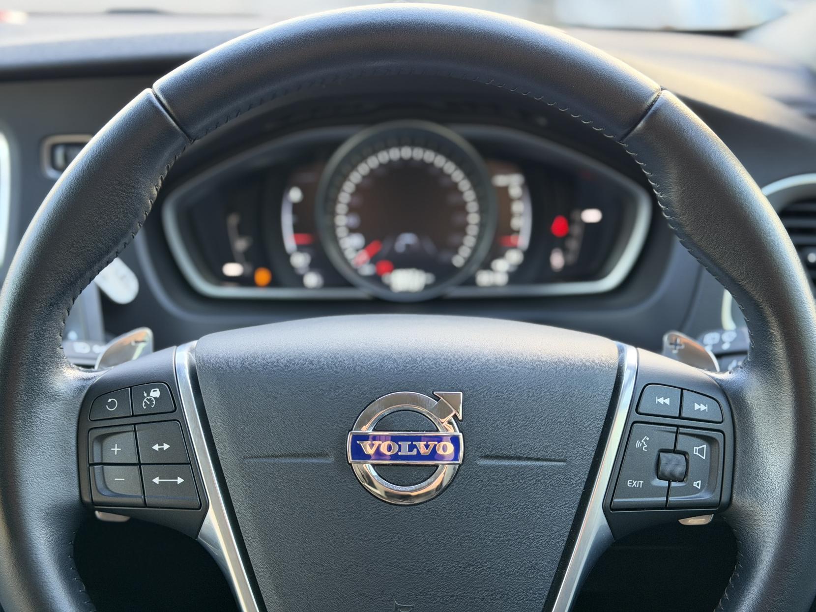 Volvo V40 2.0 D4 SE Lux Nav Hatchback 5dr Diesel Geartronic Euro 6 (s/s) (190 ps)