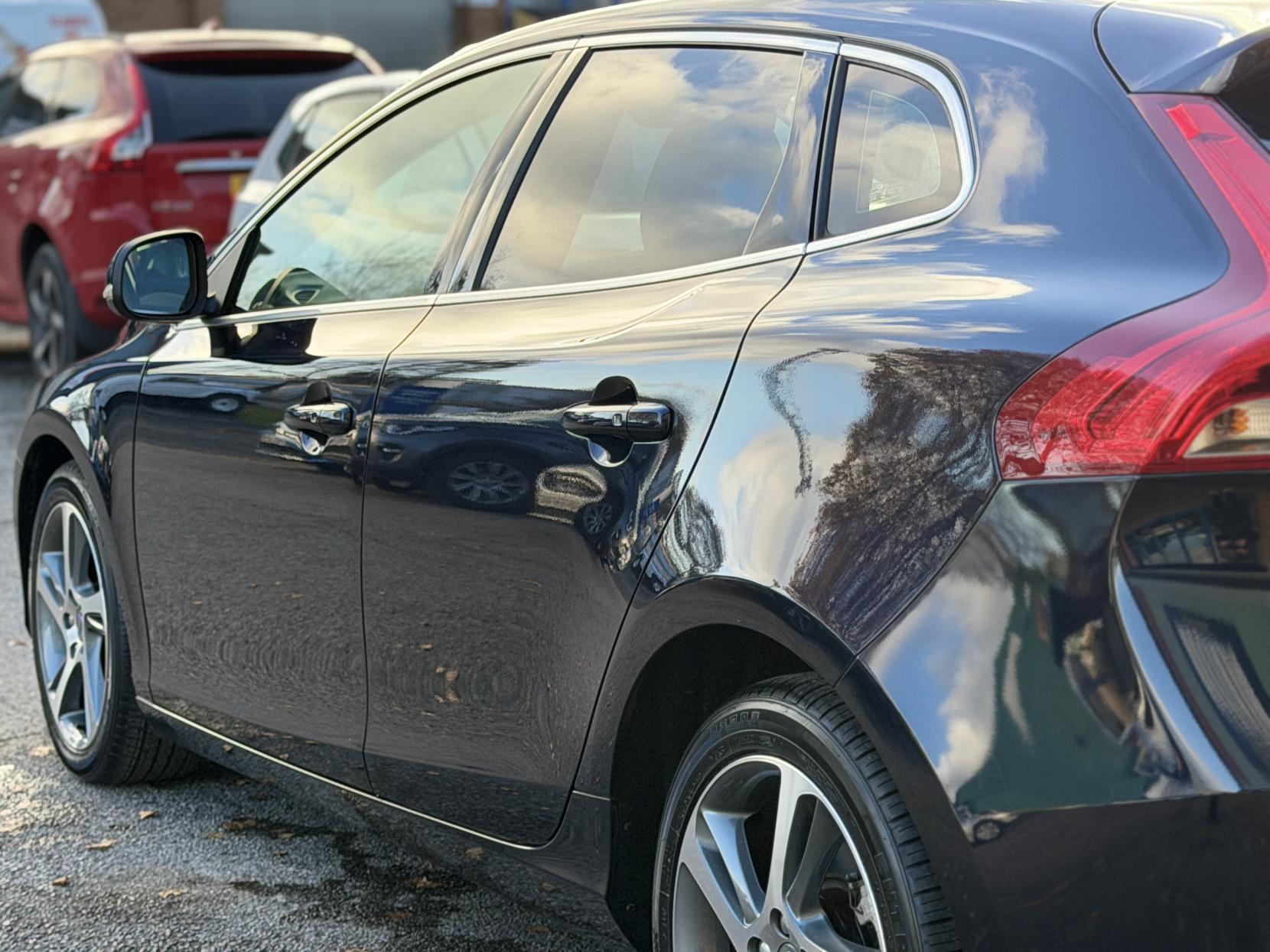 Volvo V40 2.0 D4 SE Lux Nav Hatchback 5dr Diesel Geartronic Euro 6 (s/s) (190 ps)