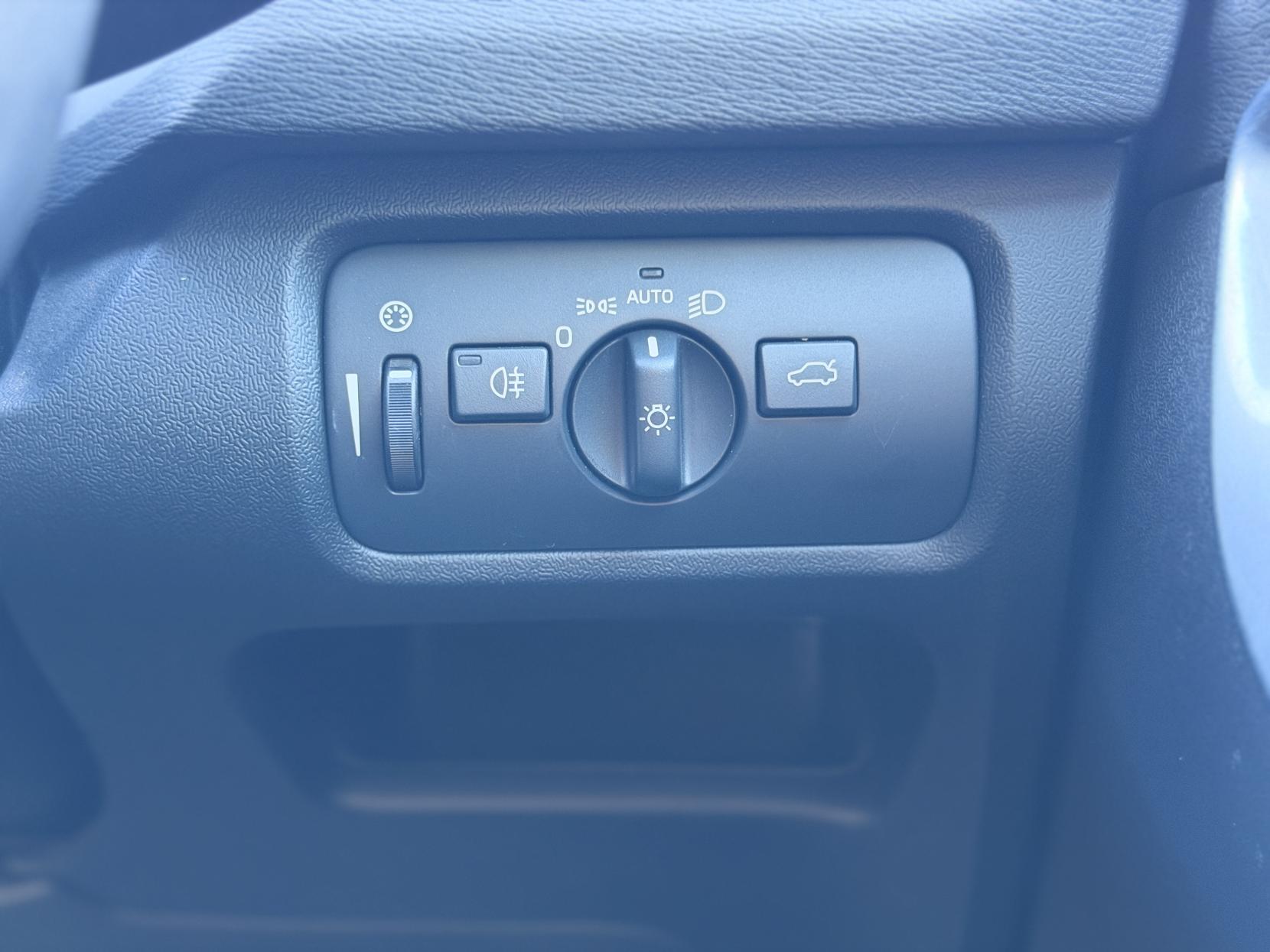 Volvo V40 2.0 D4 SE Lux Nav Hatchback 5dr Diesel Geartronic Euro 6 (s/s) (190 ps)