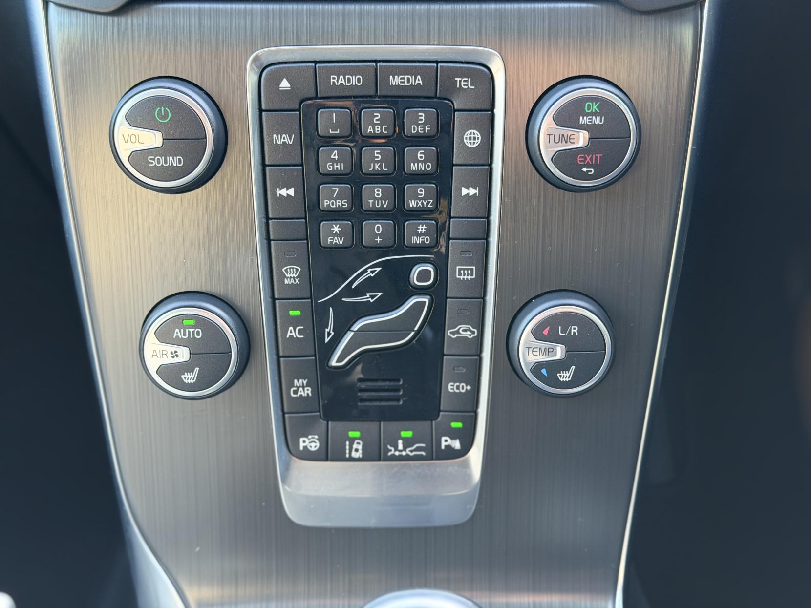 Volvo V40 2.0 D4 SE Lux Nav Hatchback 5dr Diesel Geartronic Euro 6 (s/s) (190 ps)