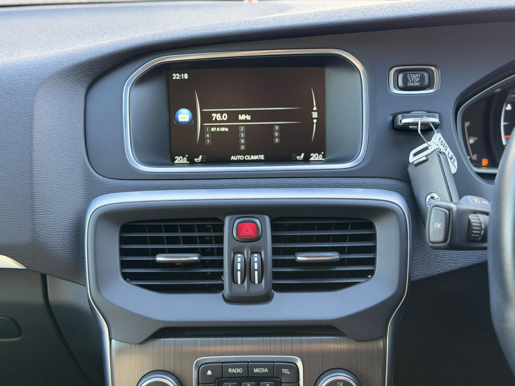 Volvo V40 2.0 D4 SE Lux Nav Hatchback 5dr Diesel Geartronic Euro 6 (s/s) (190 ps)