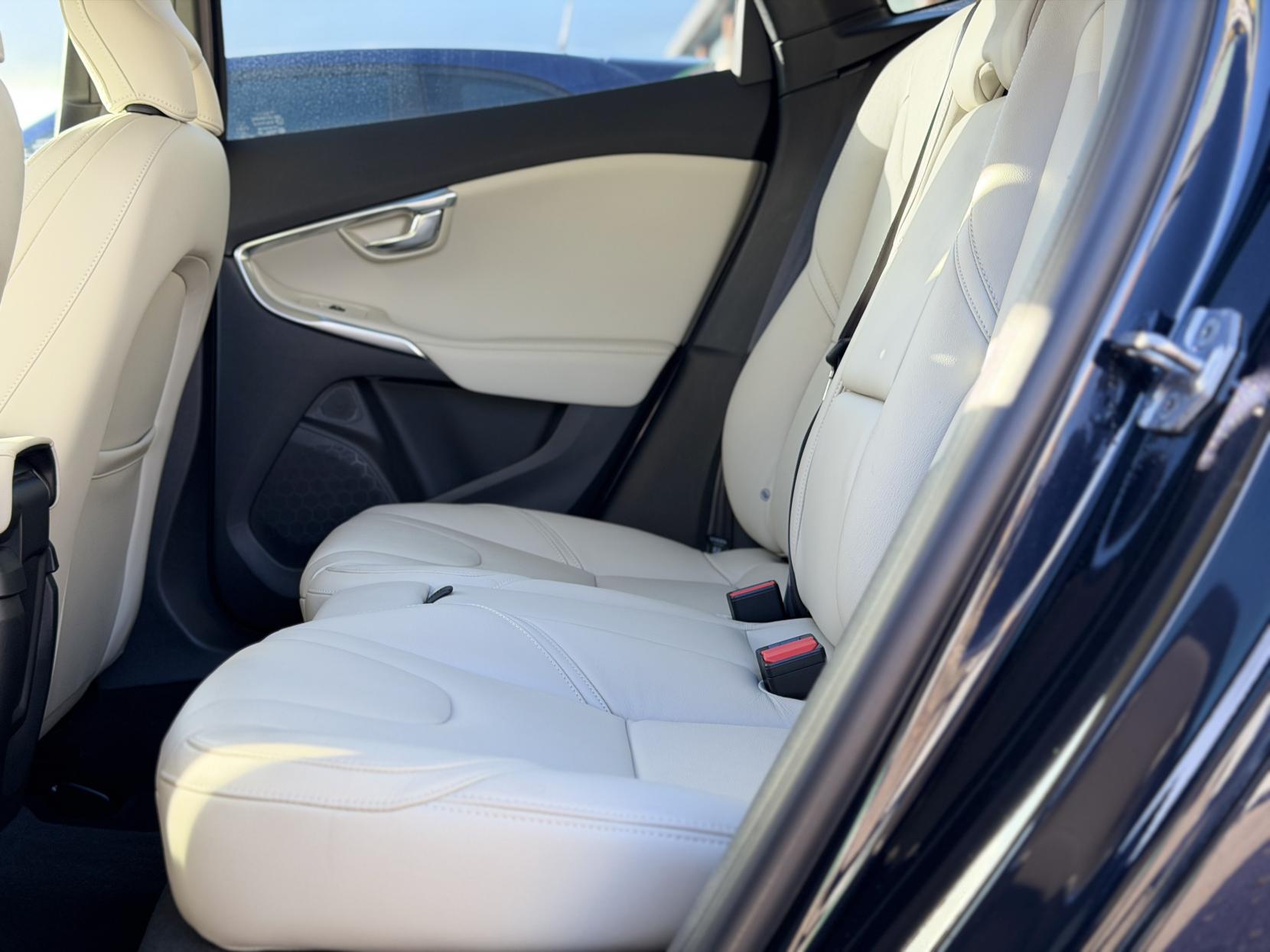 Volvo V40 2.0 D4 SE Lux Nav Hatchback 5dr Diesel Geartronic Euro 6 (s/s) (190 ps)