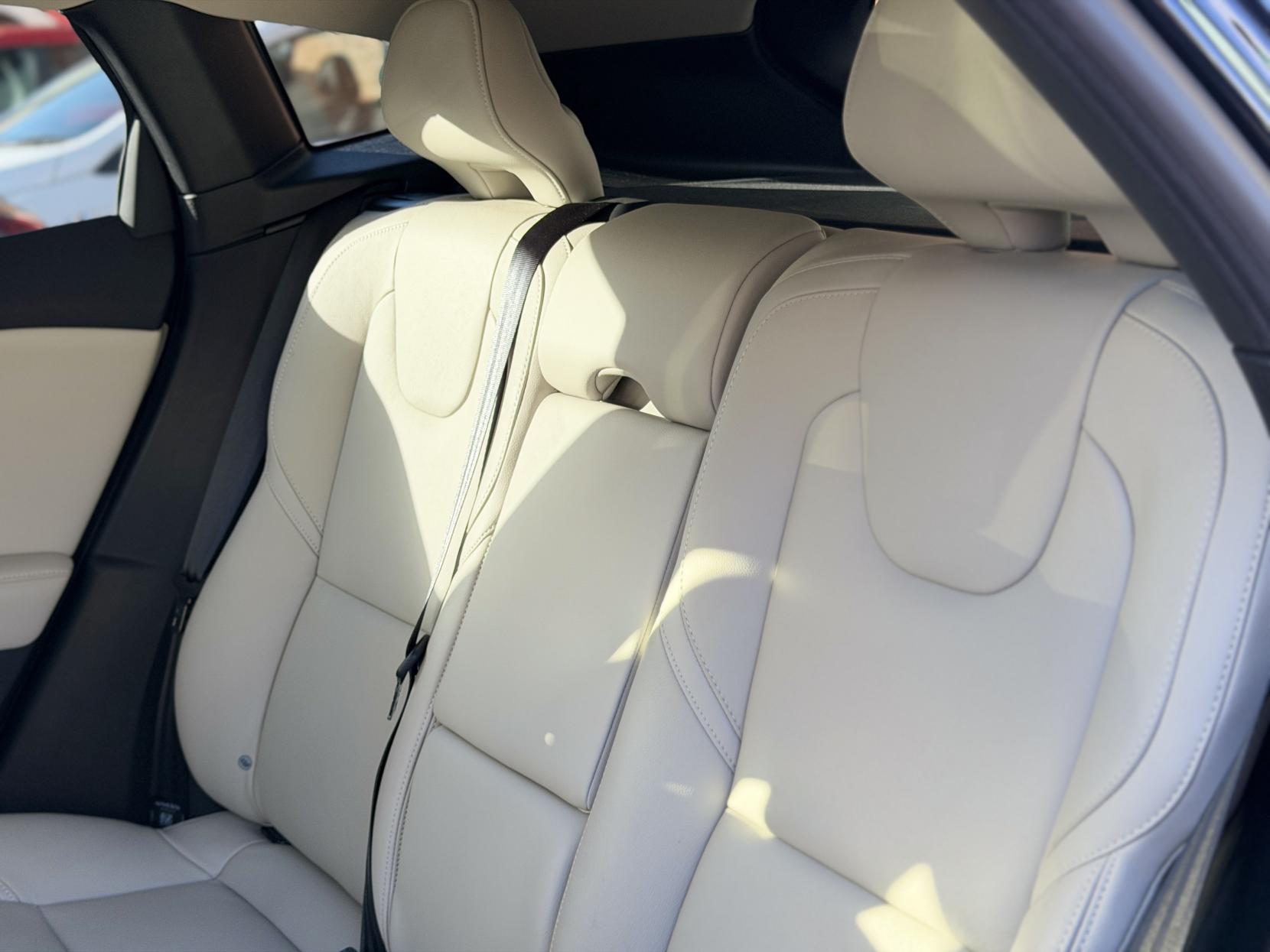 Volvo V40 2.0 D4 SE Lux Nav Hatchback 5dr Diesel Geartronic Euro 6 (s/s) (190 ps)