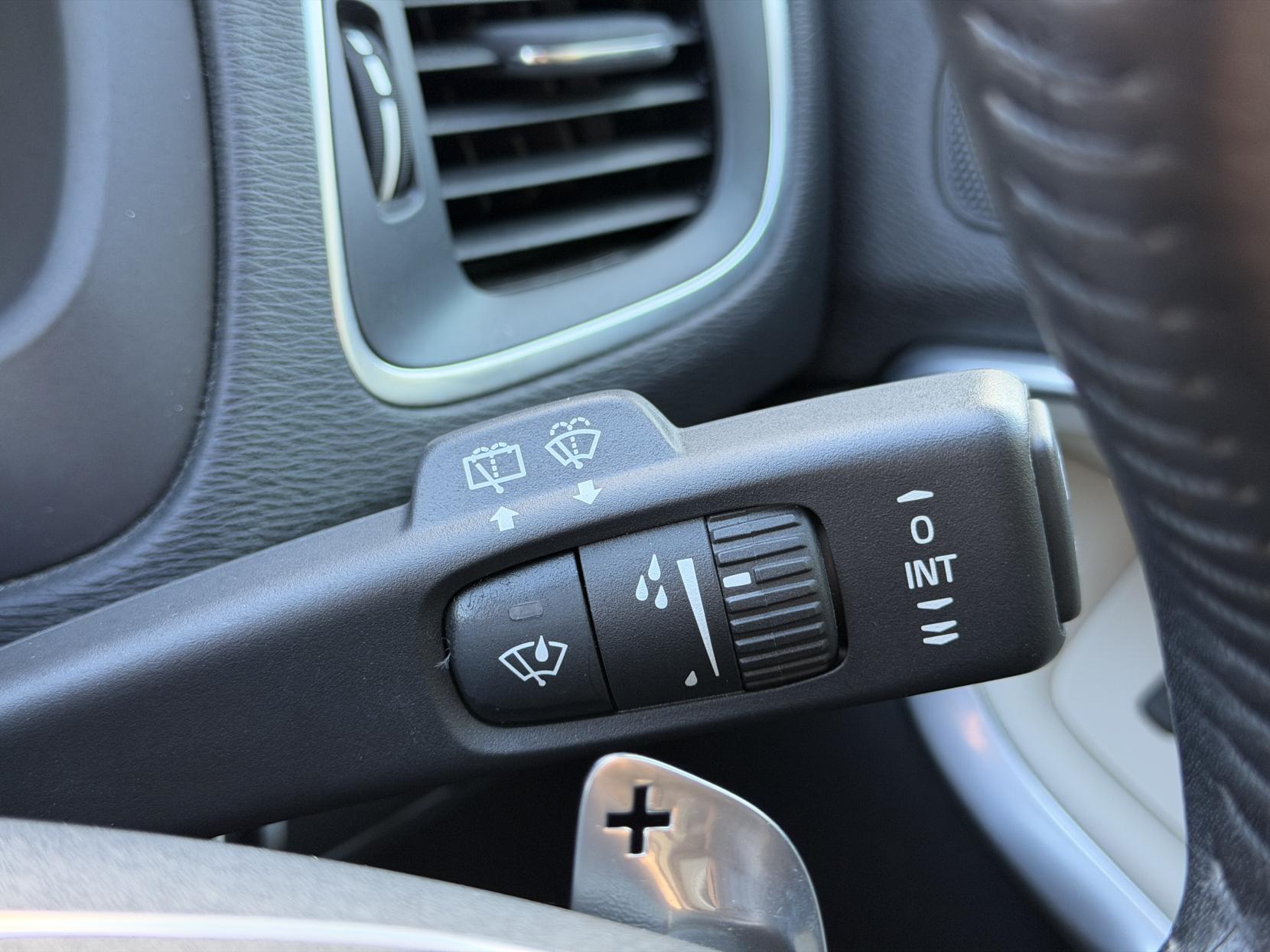 Volvo V40 2.0 D4 SE Lux Nav Hatchback 5dr Diesel Geartronic Euro 6 (s/s) (190 ps)