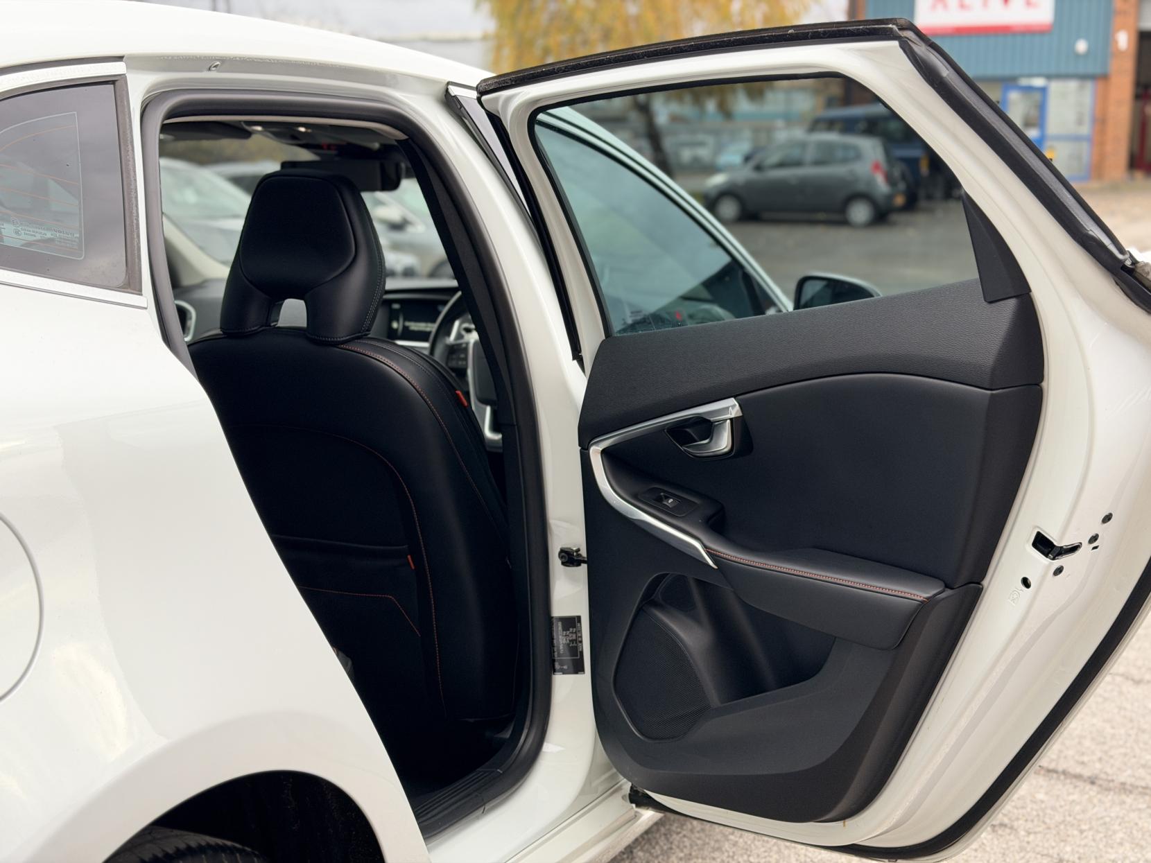 Volvo V40 1.6 T4 SE LUX NAV OCEAN RACE EDITON 