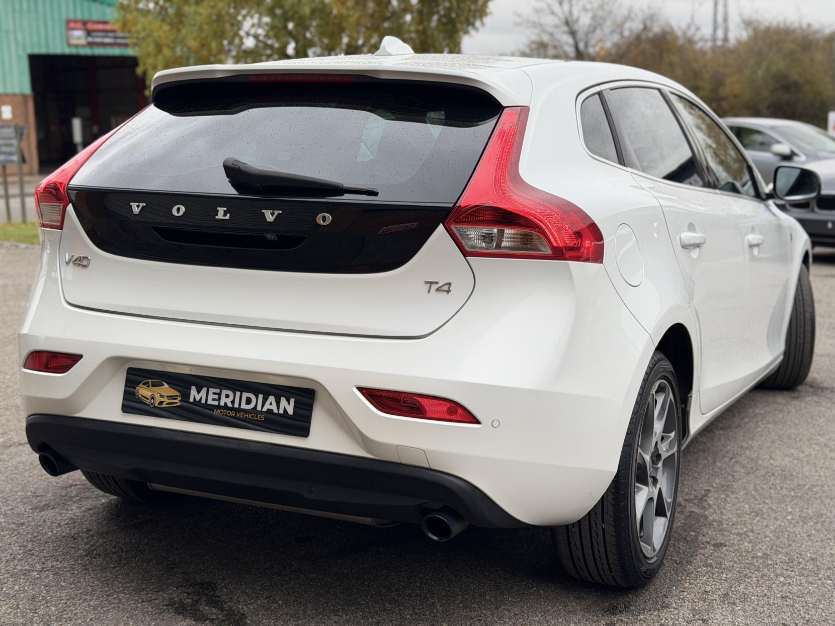 Volvo V40 1.6 T4 SE LUX NAV OCEAN RACE EDITON 