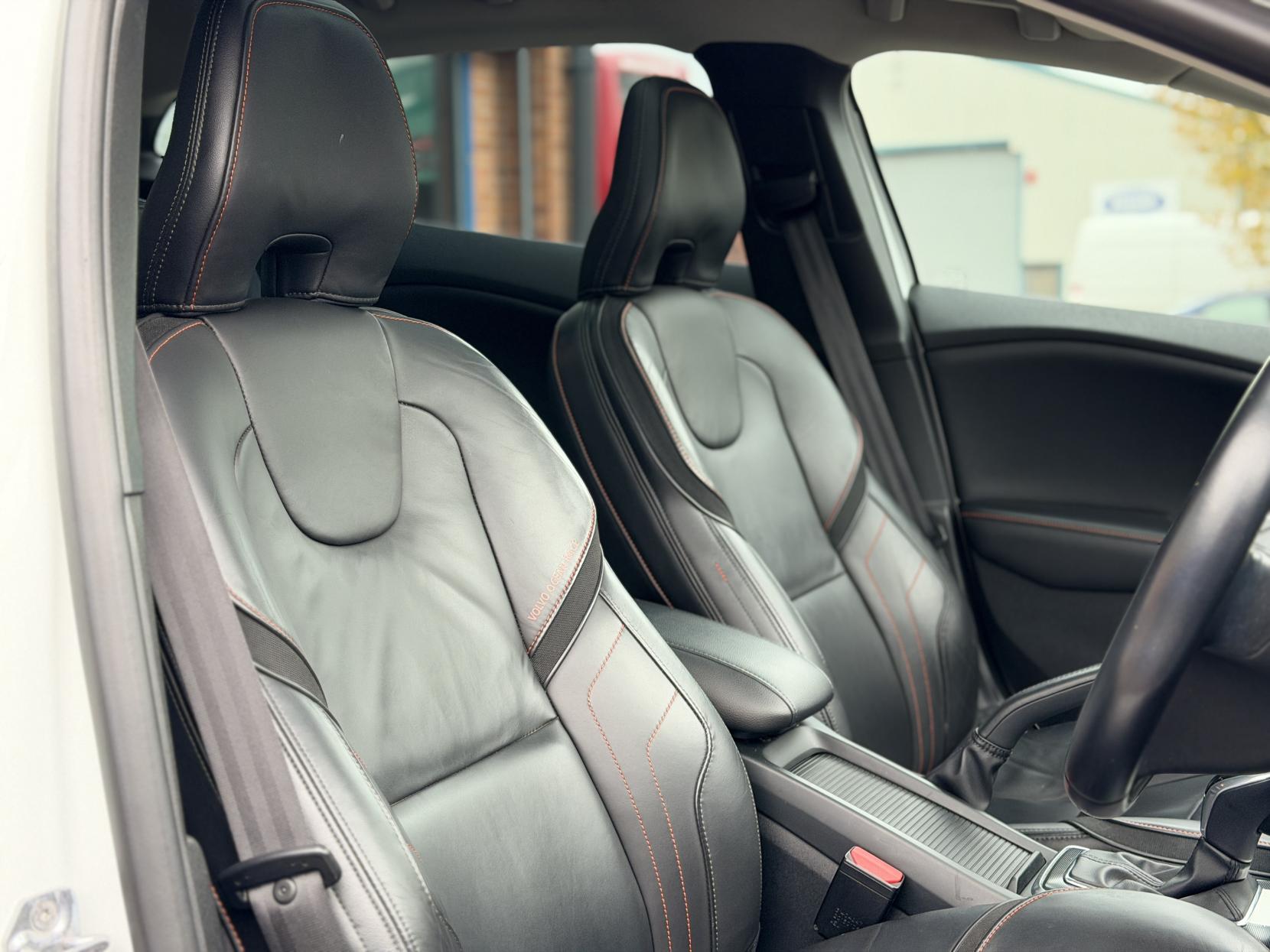 Volvo V40 1.6 T4 SE LUX NAV OCEAN RACE EDITON 