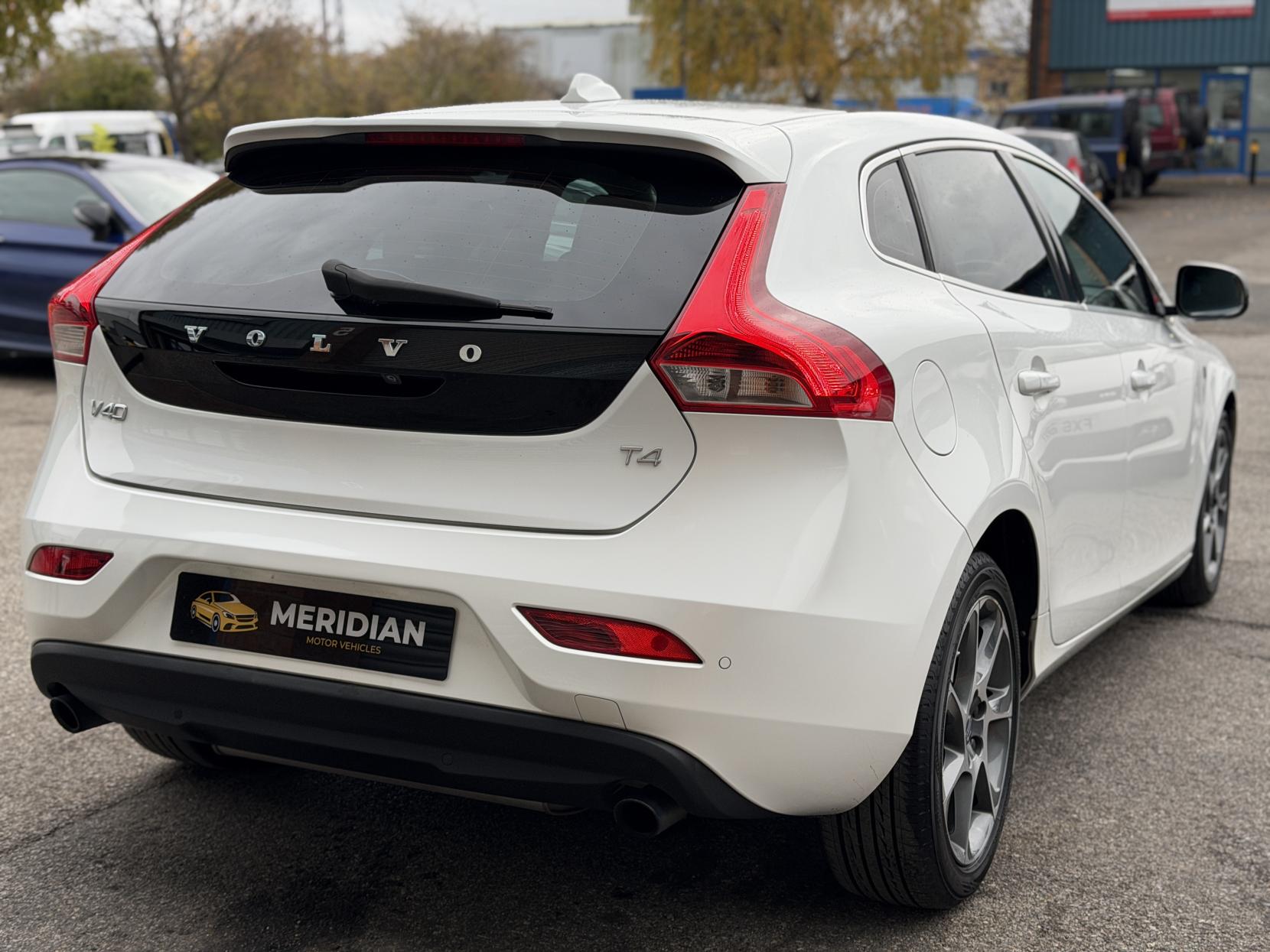 Volvo V40 1.6 T4 SE LUX NAV OCEAN RACE EDITON 