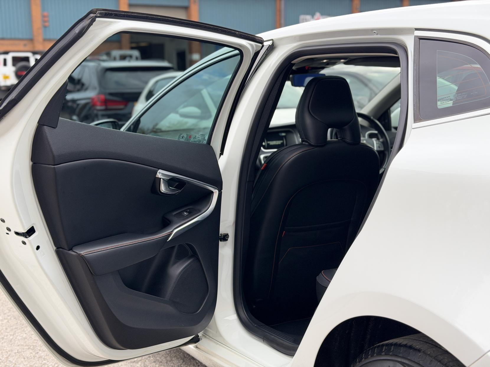 Volvo V40 1.6 T4 SE LUX NAV OCEAN RACE EDITON 