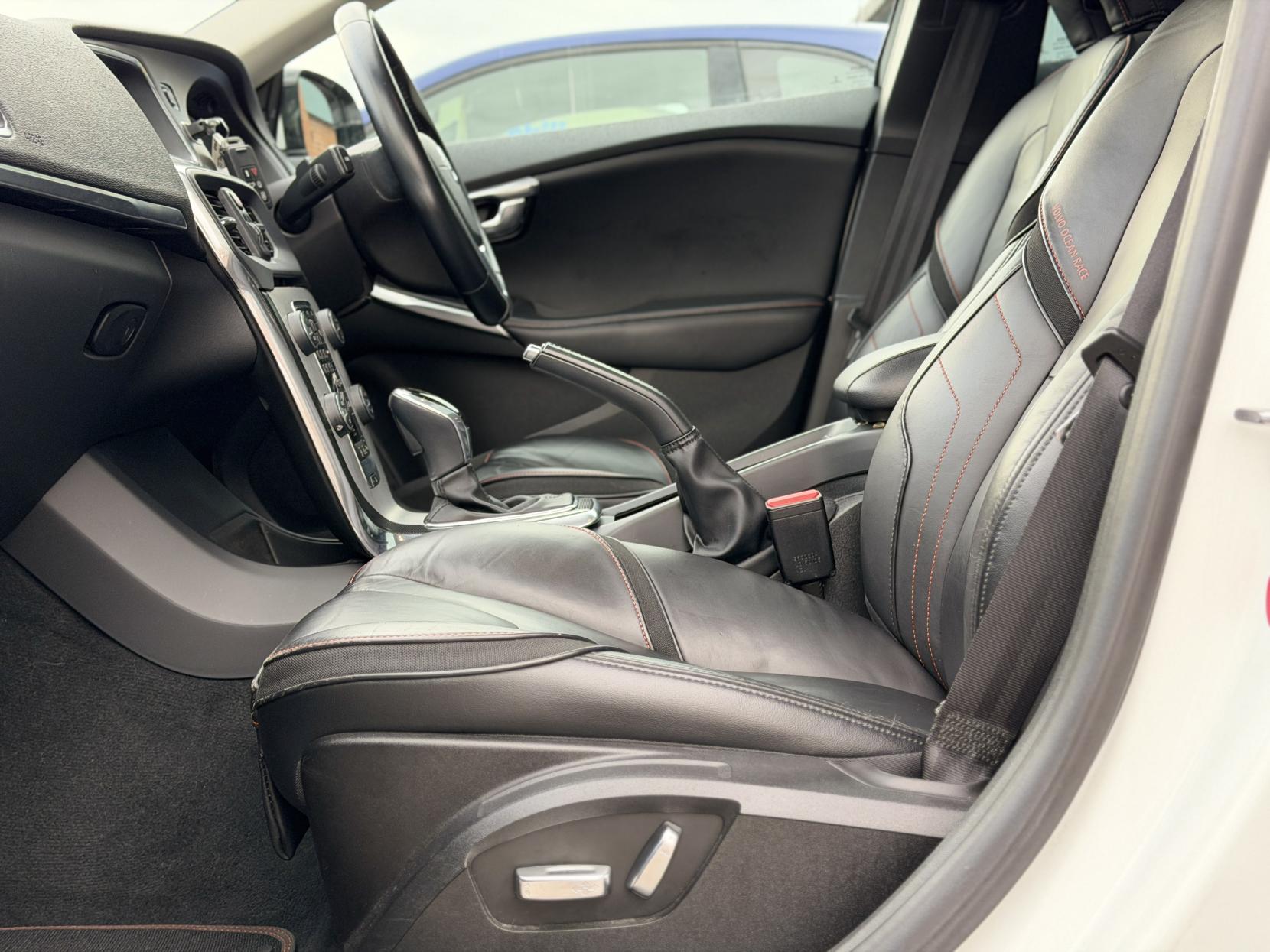 Volvo V40 1.6 T4 SE LUX NAV OCEAN RACE EDITON 