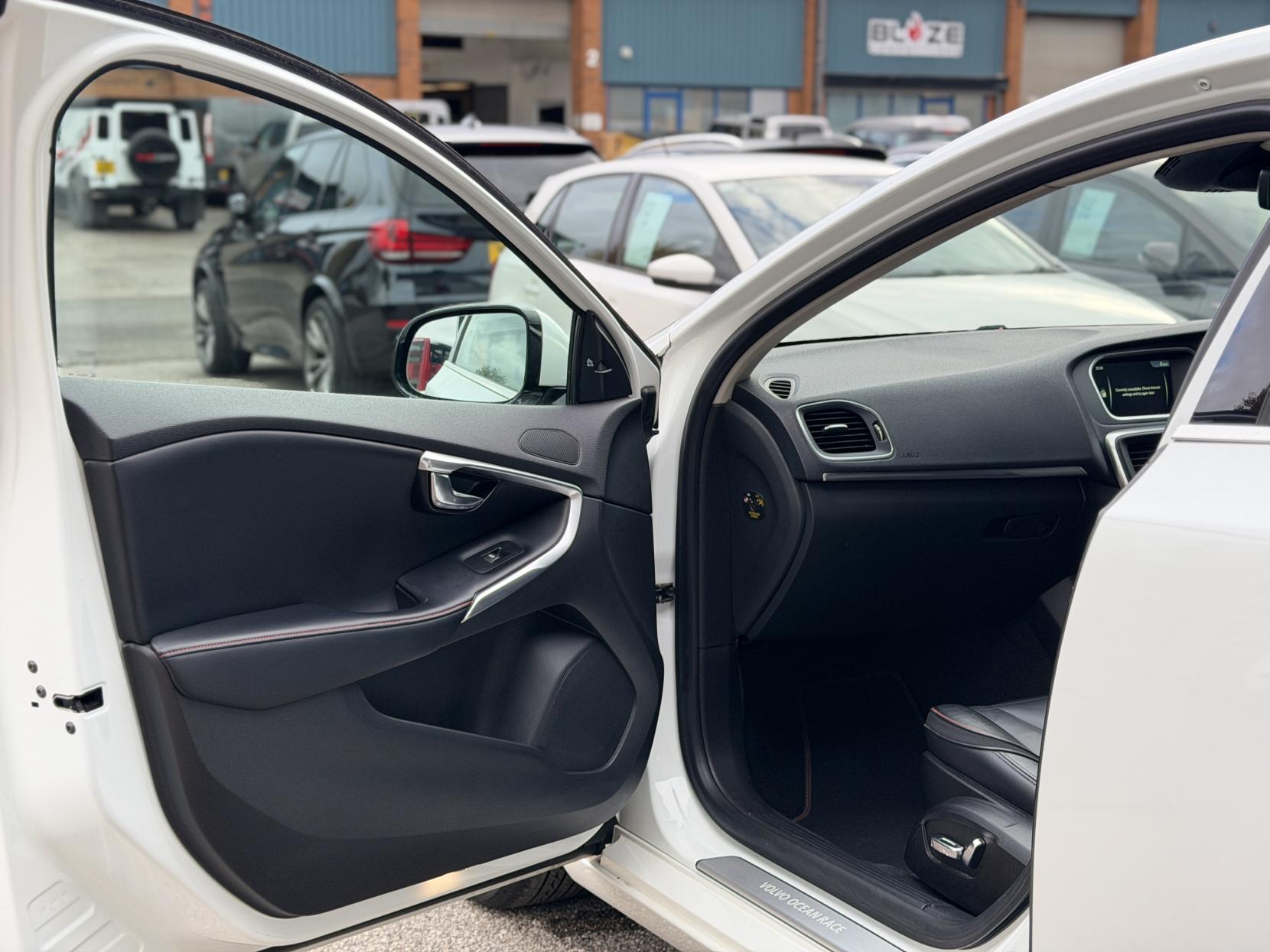 Volvo V40 1.6 T4 SE LUX NAV OCEAN RACE EDITON 