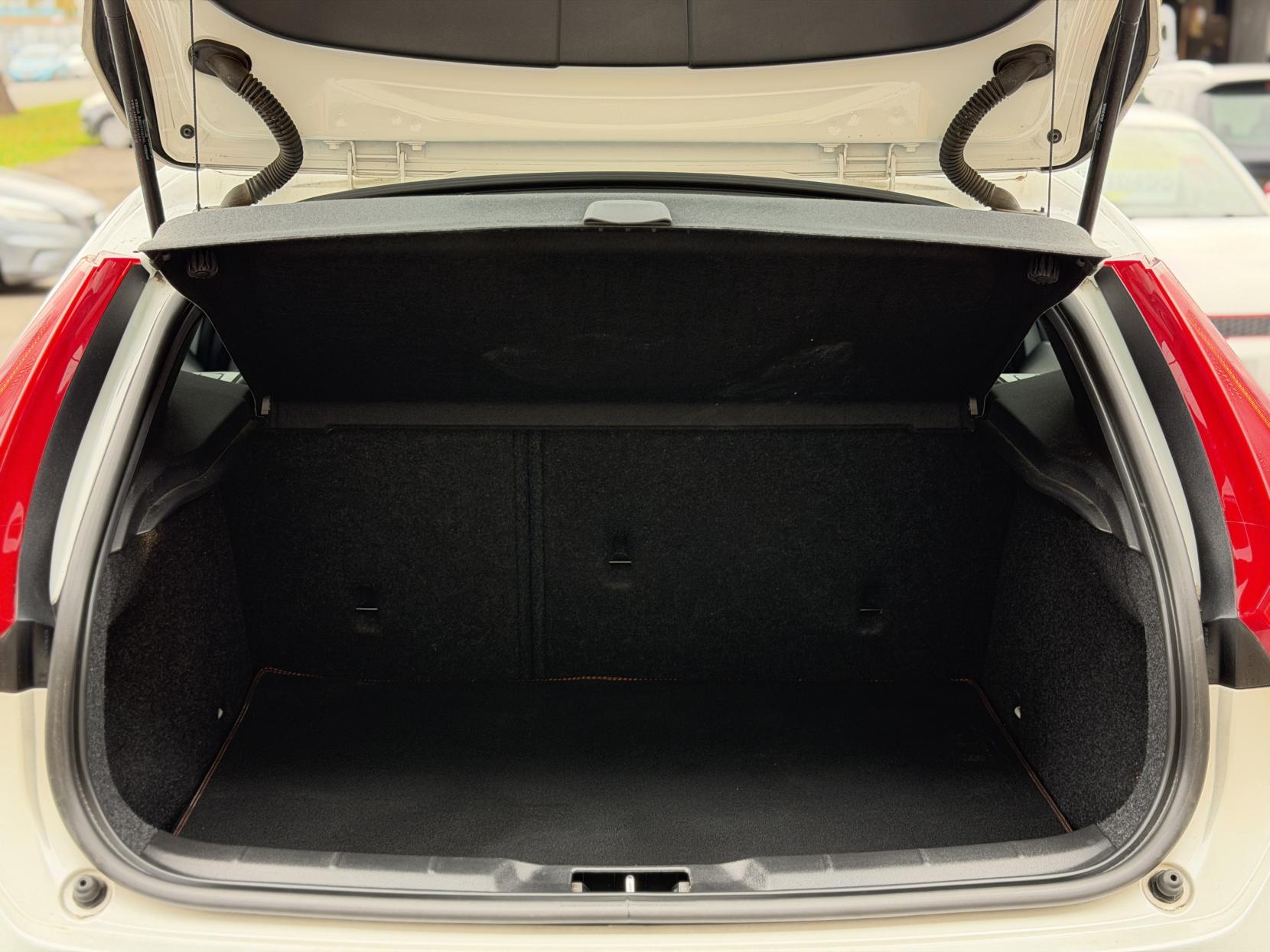 Volvo V40 1.6 T4 SE LUX NAV OCEAN RACE EDITON 