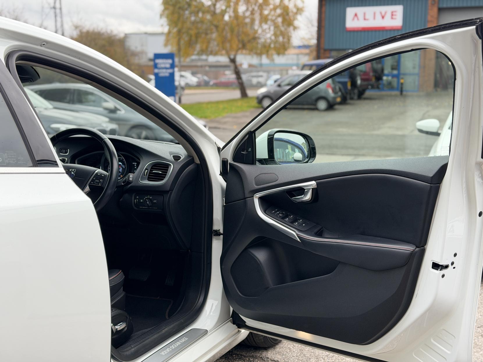 Volvo V40 1.6 T4 SE LUX NAV OCEAN RACE EDITON 