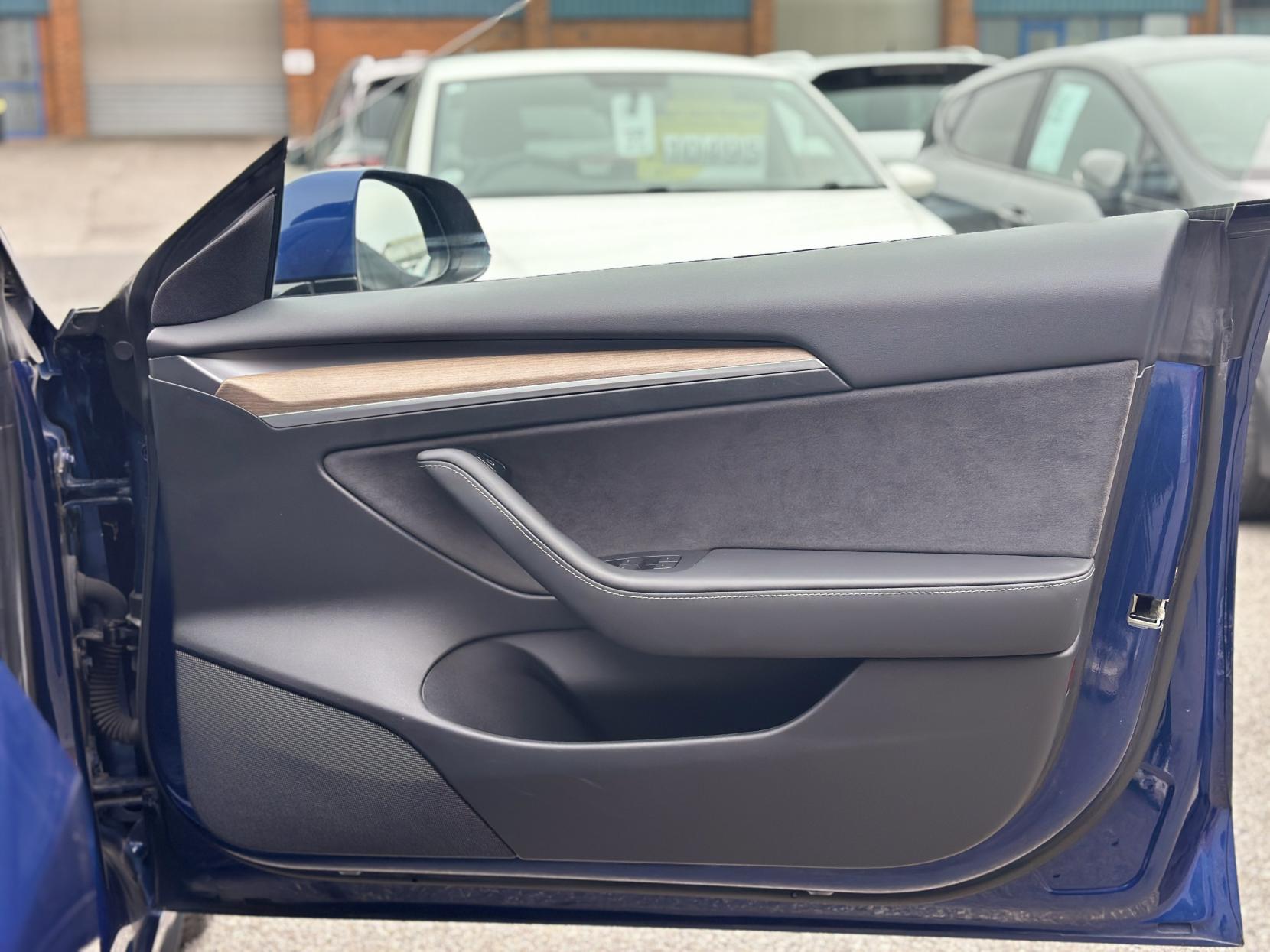 Tesla Model 3 (Dual Motor) Long Range Saloon 4dr Electric Auto 4WDE (346 ps)