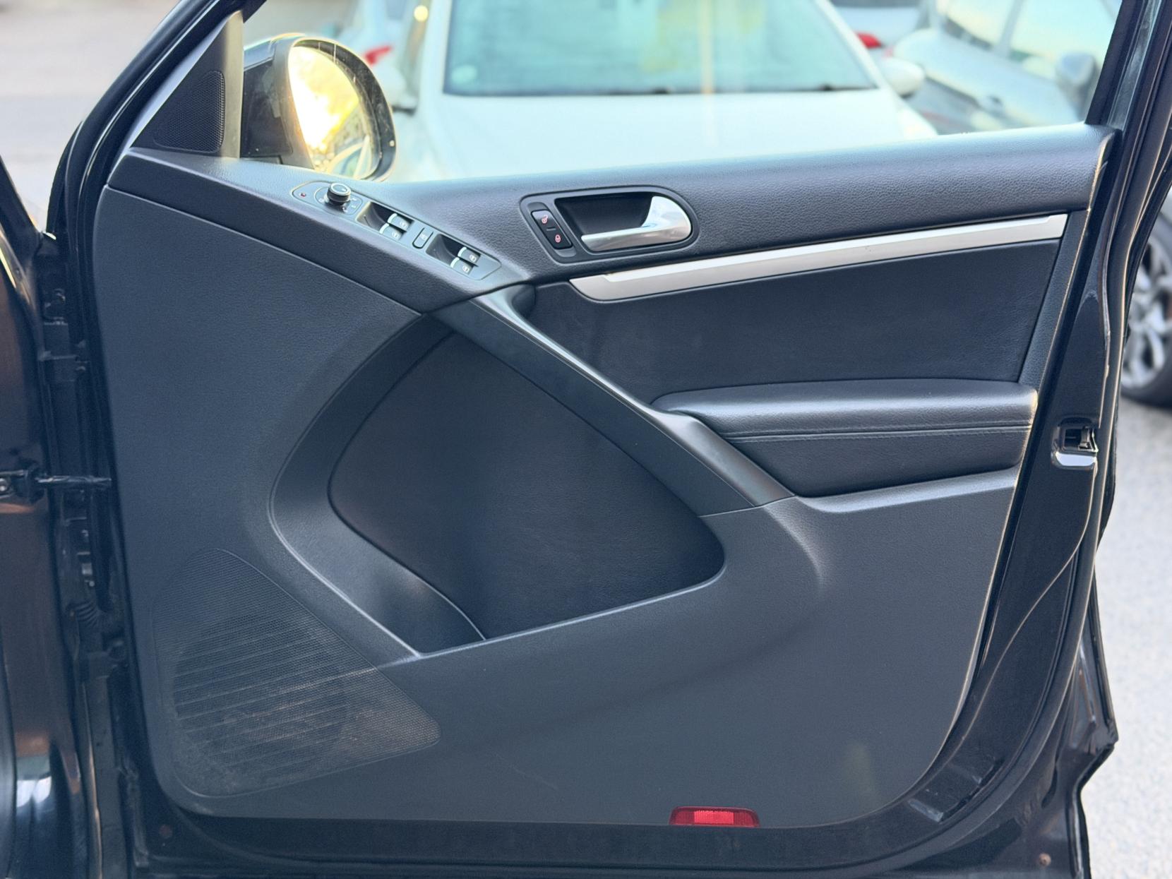 Volkswagen Tiguan 2.0 TDI BlueMotion Tech R-Line Edition SUV 5dr Diesel DSG 4WD Euro 6 (s/s) (150 ps)