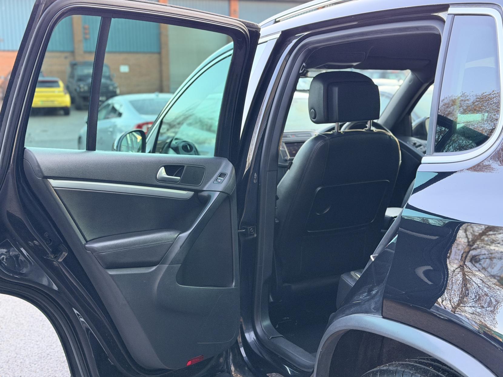 Volkswagen Tiguan 2.0 TDI BlueMotion Tech R-Line Edition SUV 5dr Diesel DSG 4WD Euro 6 (s/s) (150 ps)