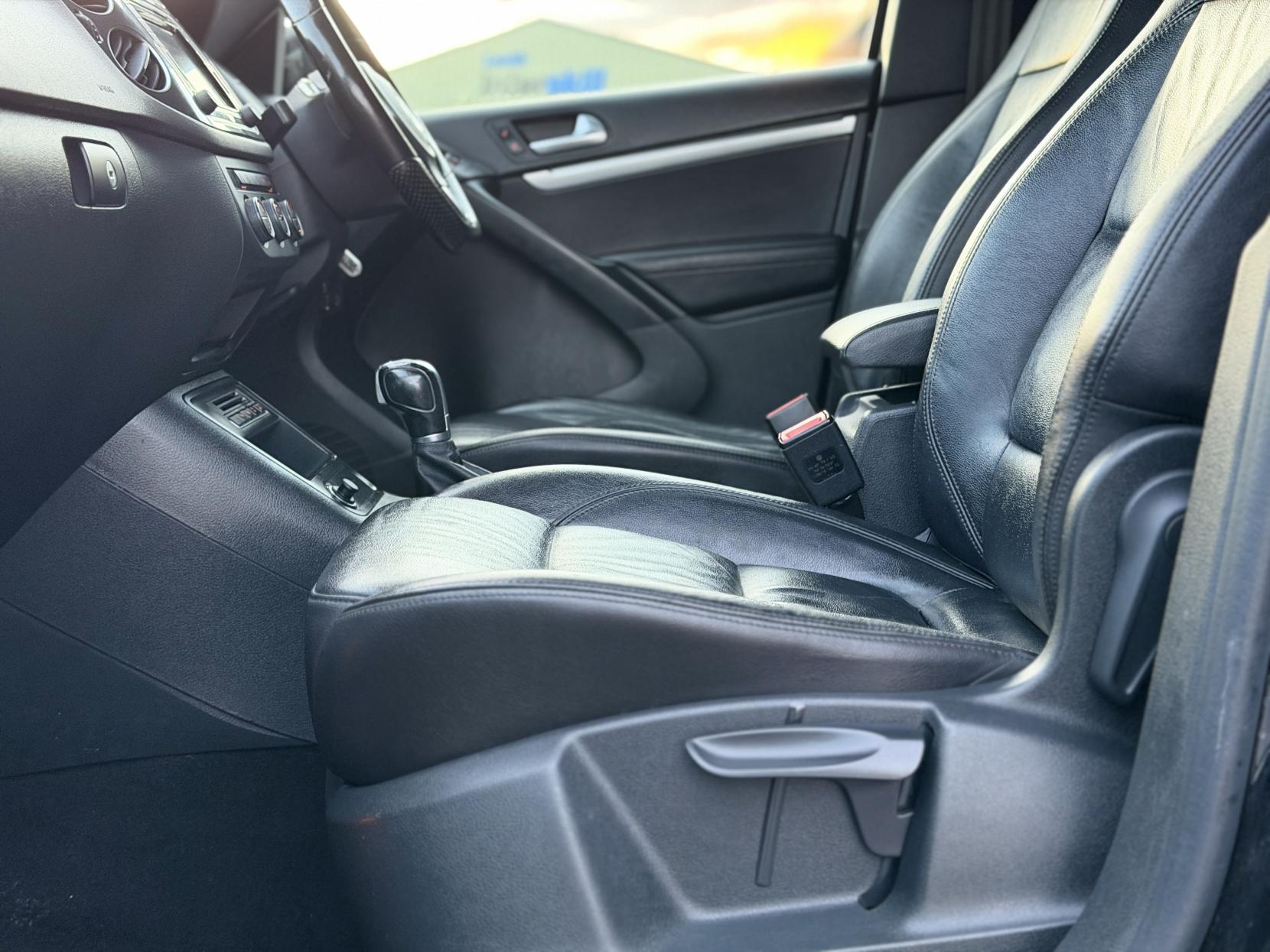 Volkswagen Tiguan 2.0 TDI BlueMotion Tech R-Line Edition SUV 5dr Diesel DSG 4WD Euro 6 (s/s) (150 ps)