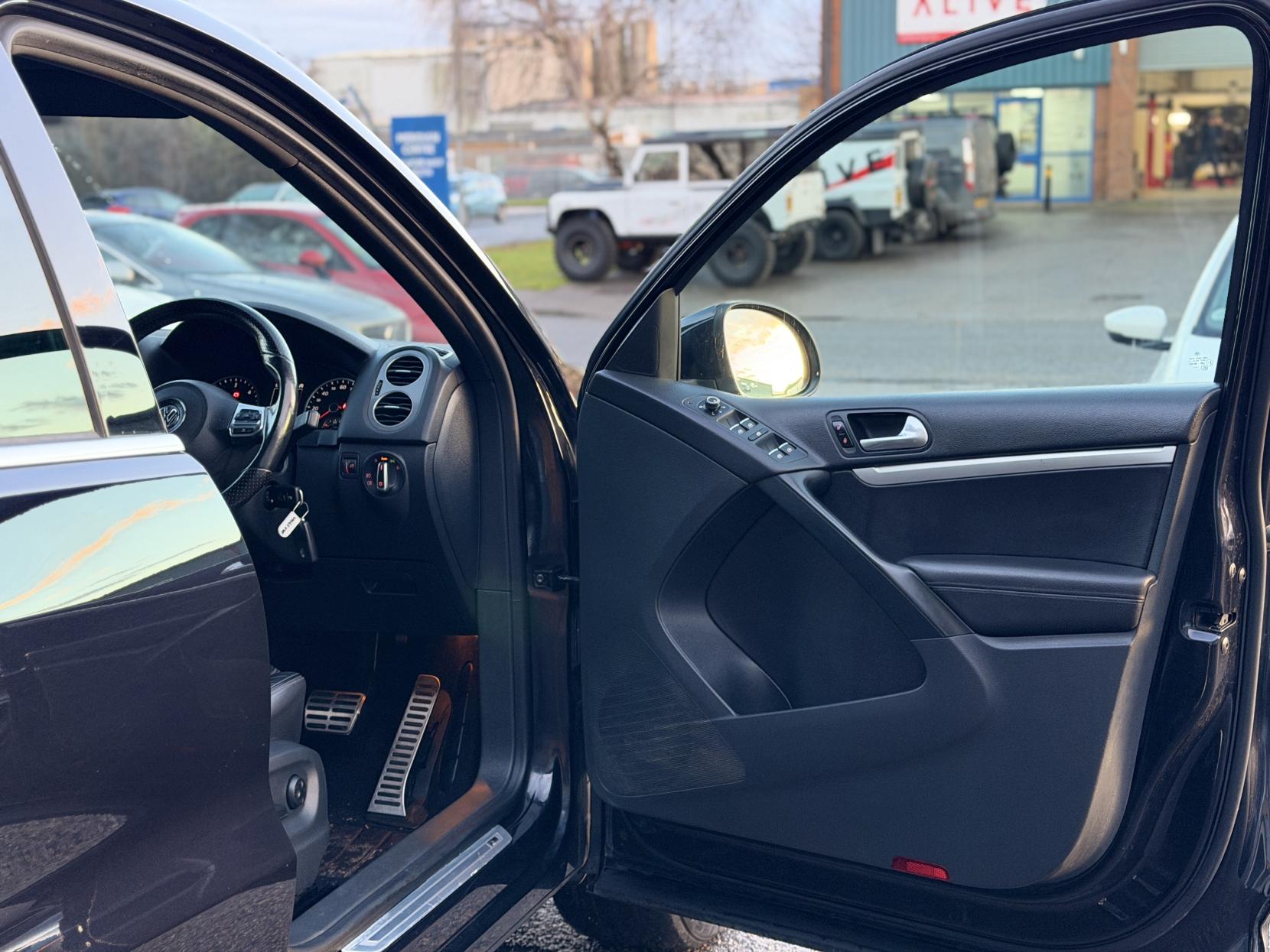 Volkswagen Tiguan 2.0 TDI BlueMotion Tech R-Line Edition SUV 5dr Diesel DSG 4WD Euro 6 (s/s) (150 ps)