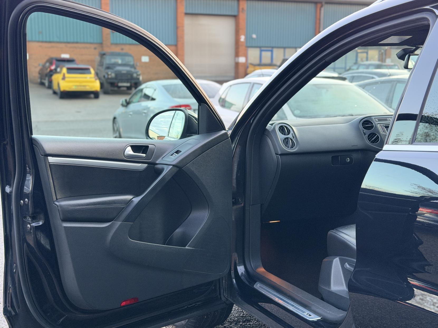 Volkswagen Tiguan 2.0 TDI BlueMotion Tech R-Line Edition SUV 5dr Diesel DSG 4WD Euro 6 (s/s) (150 ps)