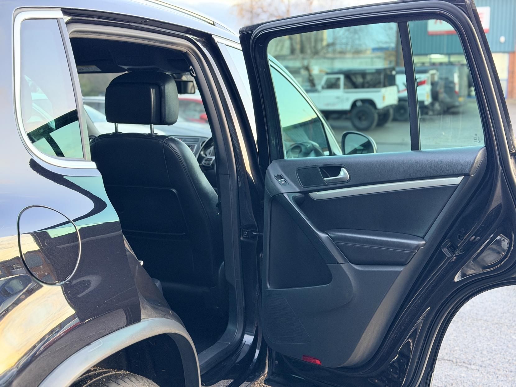 Volkswagen Tiguan 2.0 TDI BlueMotion Tech R-Line Edition SUV 5dr Diesel DSG 4WD Euro 6 (s/s) (150 ps)