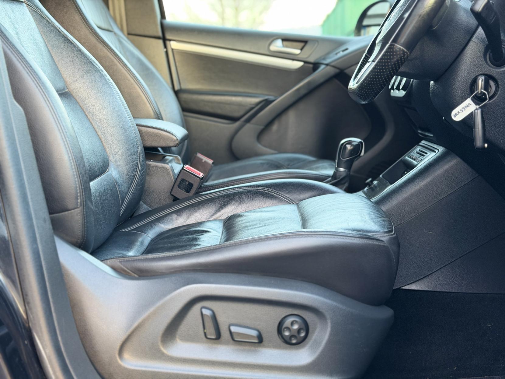 Volkswagen Tiguan 2.0 TDI BlueMotion Tech R-Line Edition SUV 5dr Diesel DSG 4WD Euro 6 (s/s) (150 ps)