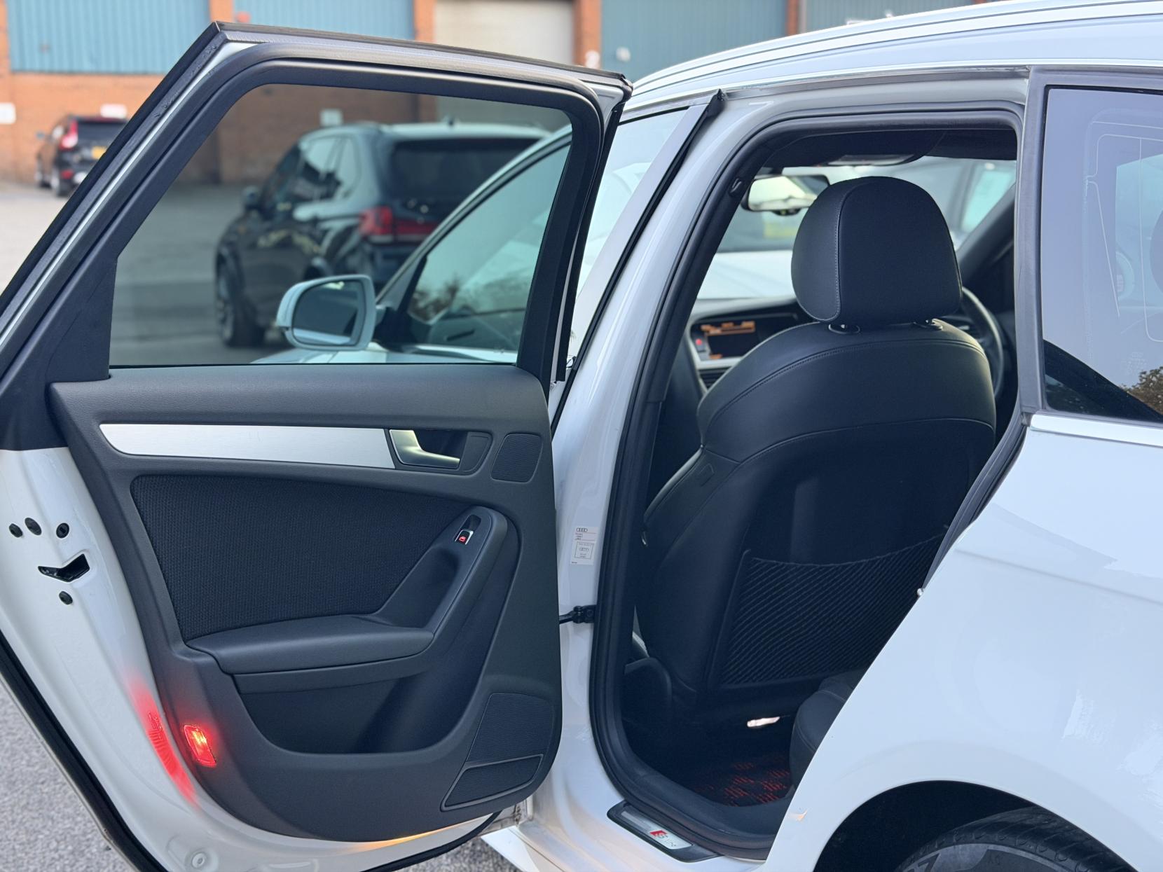 Audi A4 Avant 2.0 TFSI S line Estate 5dr Petrol Multitronic 