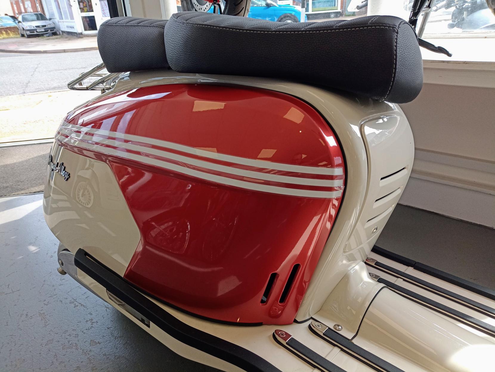 Royal Alloy GP 125 125 LC Scooter (2018 - )
