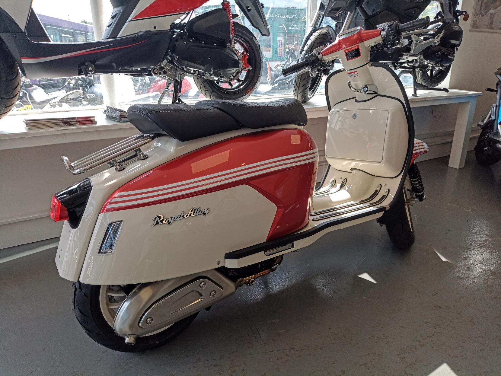 Royal Alloy GP 125 125 LC Scooter (2018 - )