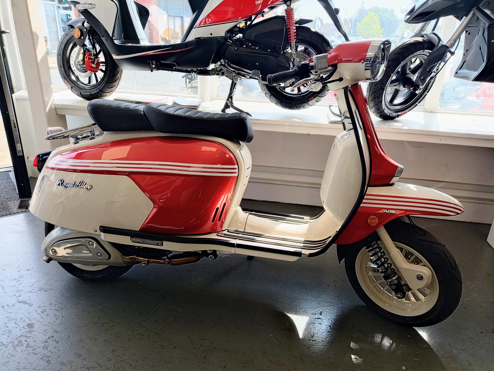 Royal Alloy GP 125 125 LC Scooter (2018 - )