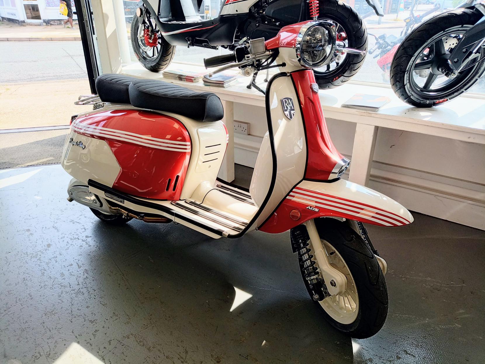 Royal Alloy GP 125 125 LC Scooter (2018 - )