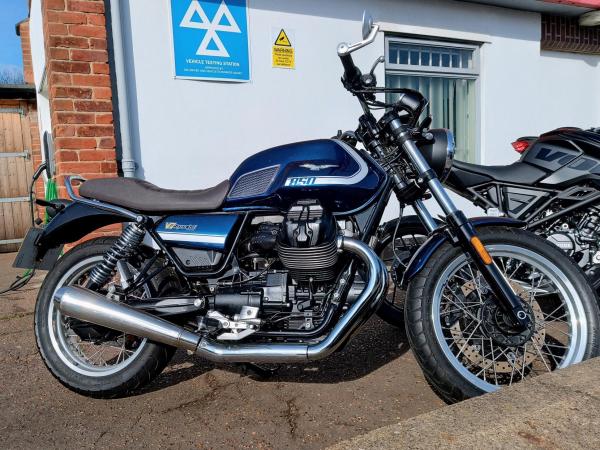 Moto Guzzi V7 853 IV Special Roadster/Retro Petrol Manual Euro 5 (65 ps)