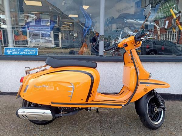 Royal Alloy GT 125 125 Scooter Petrol CVT Euro 5 (9 ps)