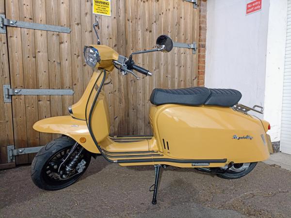 Royal Alloy GP 125 125 MT Scooter (2018 - )